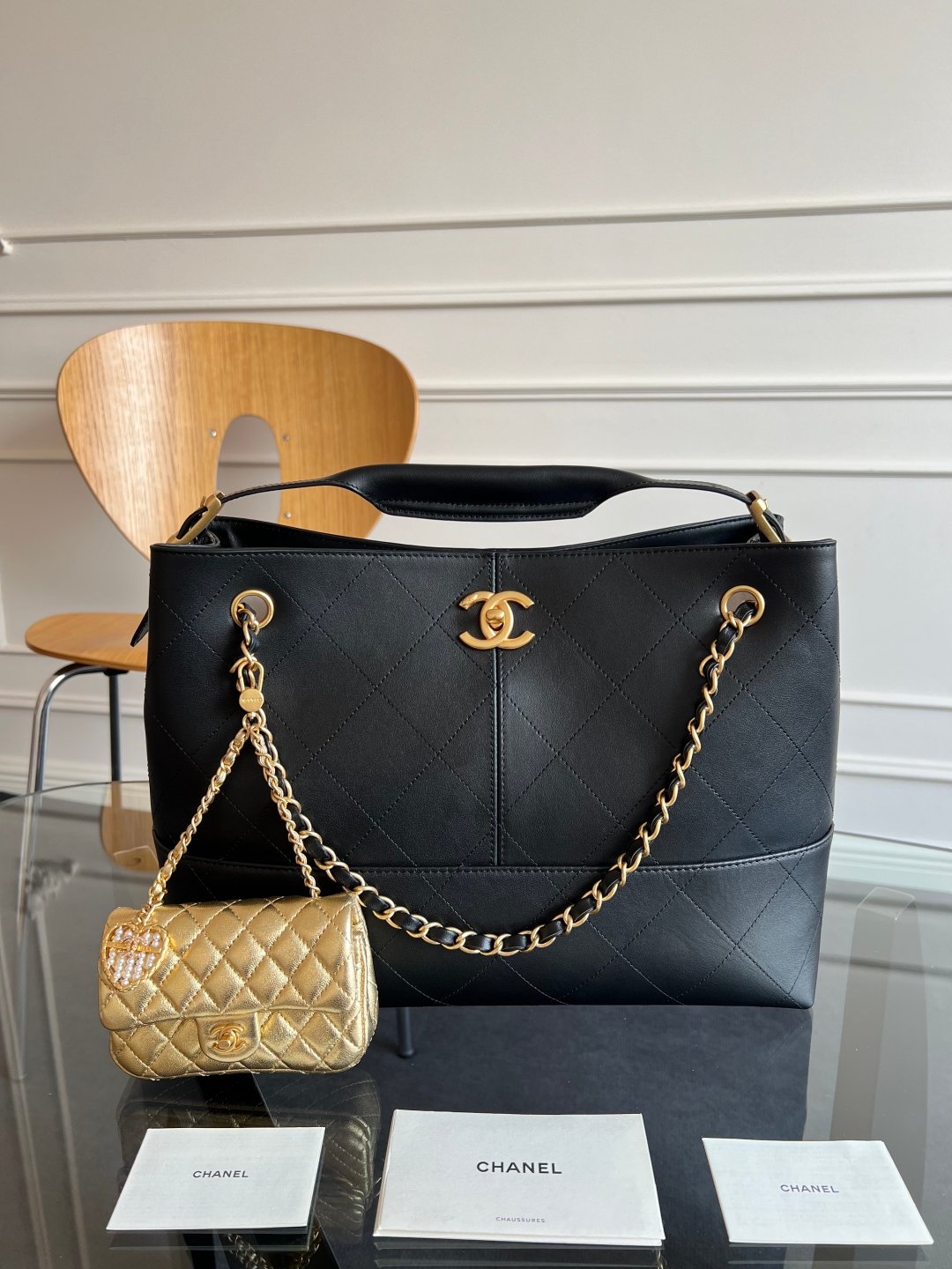Chanel 高仿 菱格皮革托特包 黑金配色 金鍊手提 大容量通勤款 法式經典風格