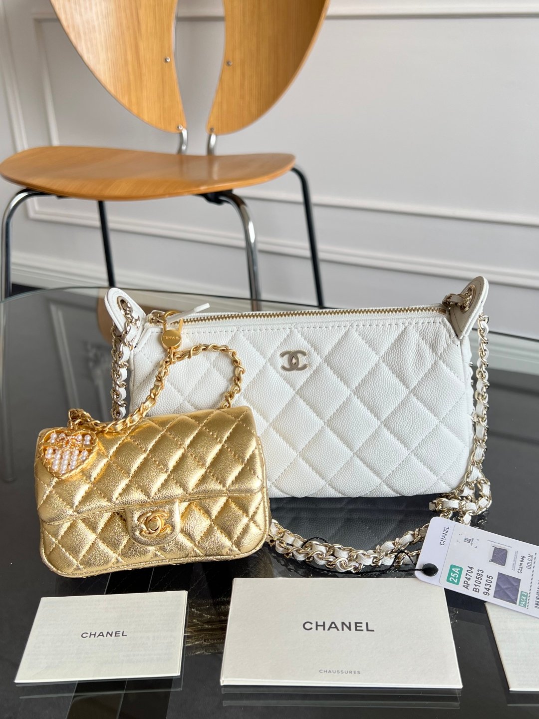 Chanel 高仿 菱格雙件組鍊條包 白色主包＋金色迷你掛飾 清新亮眼 法式優雅風格AS4704