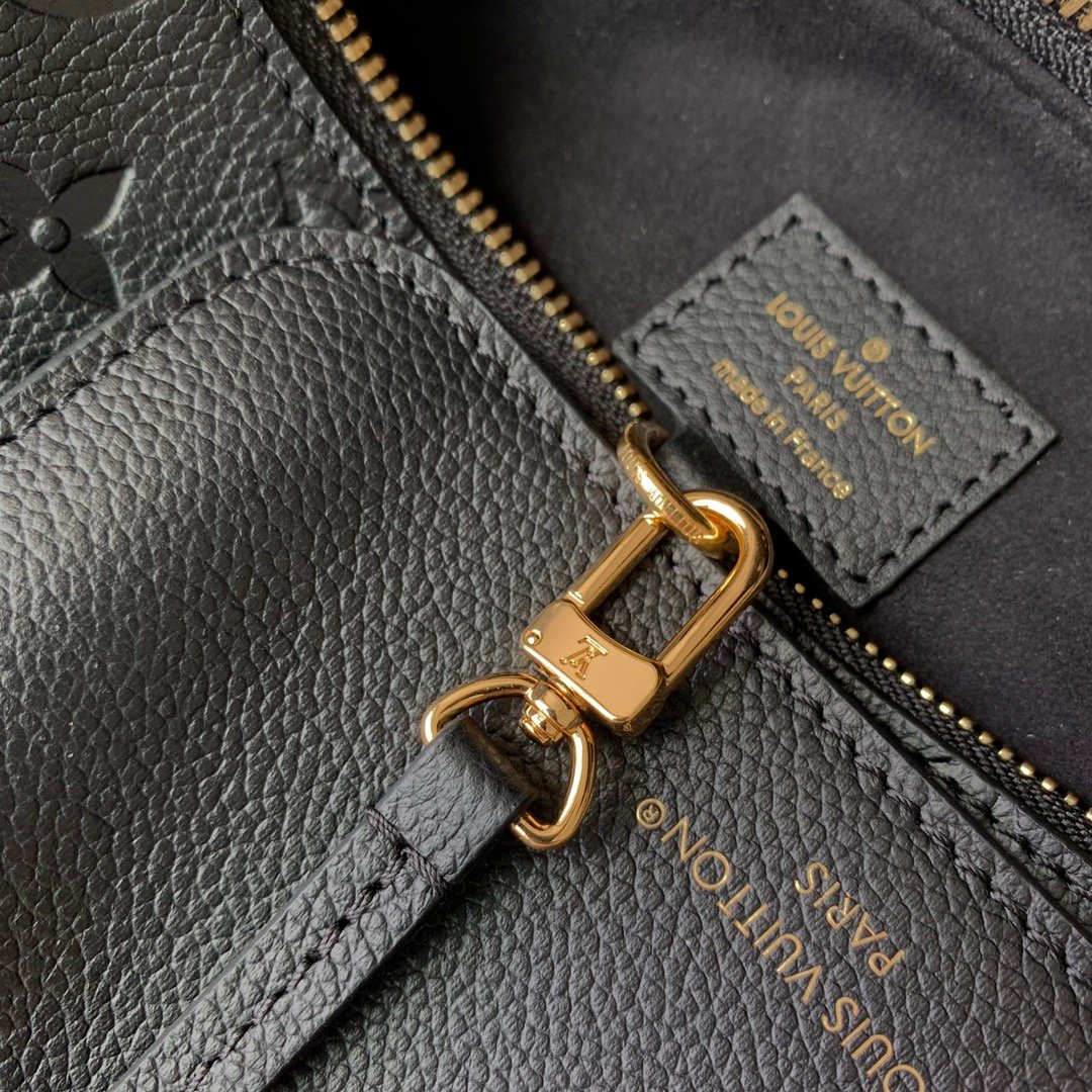 LV A貨壓紋腋下包經典黑色俐落包型實用百搭法國精品風格M46610