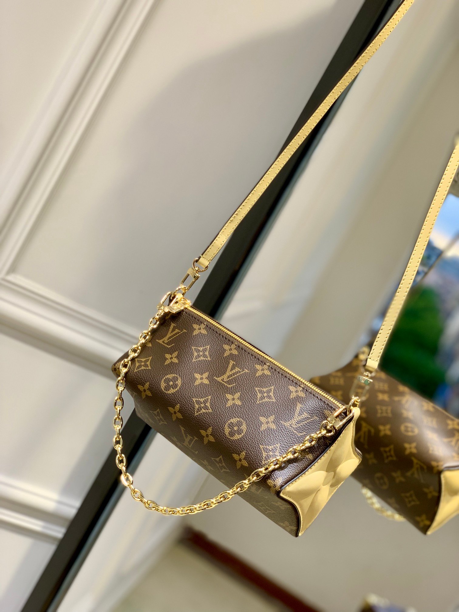 LV 高仿 Monogram 拉鍊小肩背包 金鍊設計精緻耐看 法式奢華風格M11672