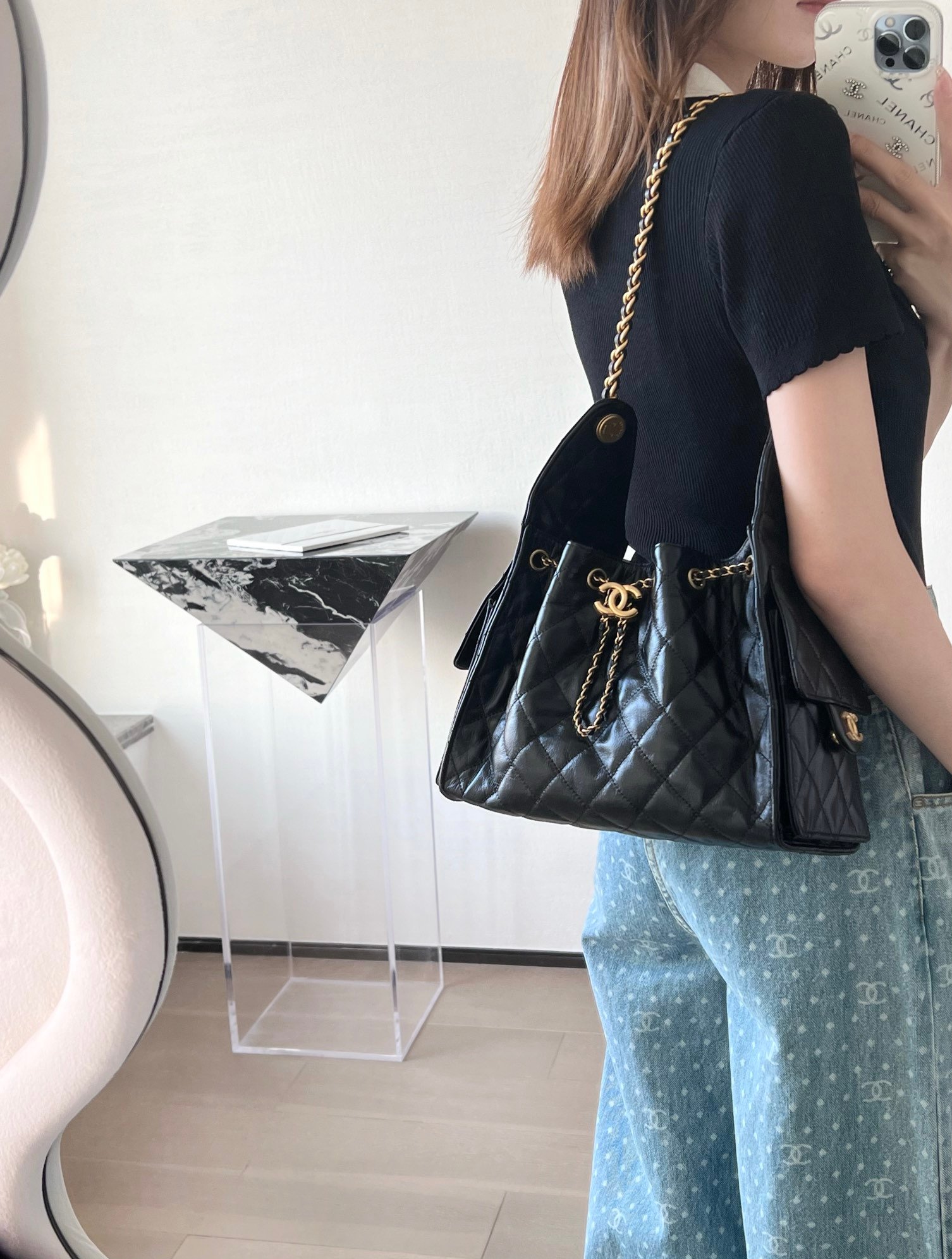 Chanel 復刻版 菱格黑色金鍊水桶包 經典耐看設計 百搭實用 法式奢華風格