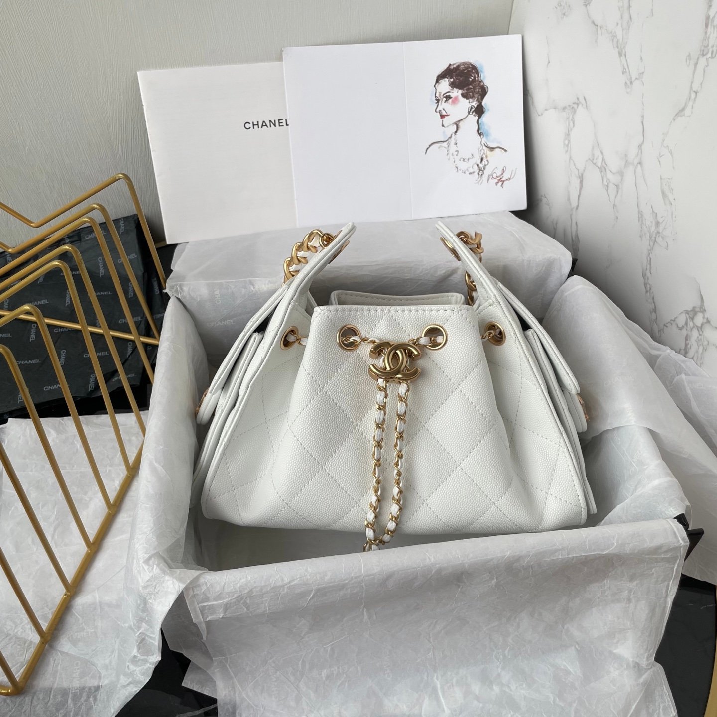 Chanel 一比一 菱格束口水桶包 純白金鍊 小巧容量 清新百搭 法式經典風格AS5631