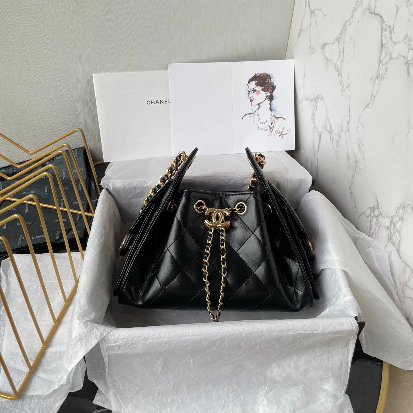 Chanel 精品仿製 菱格束口水桶包 經典黑金鍊 小巧實用 低調耐看 法式經典風格AS5631