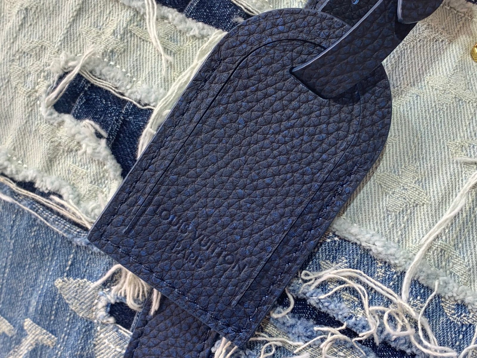 LV 高仿 Denim 拼接 Keepall 旅行手提斜背包 破壞牛仔工藝 法式潮流風格M26117