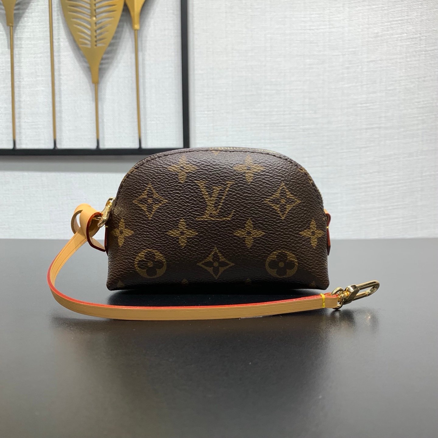 LV 高仿 Monogram 迷你拉鍊手拿包 輕巧實用  法式經典風格M25653
