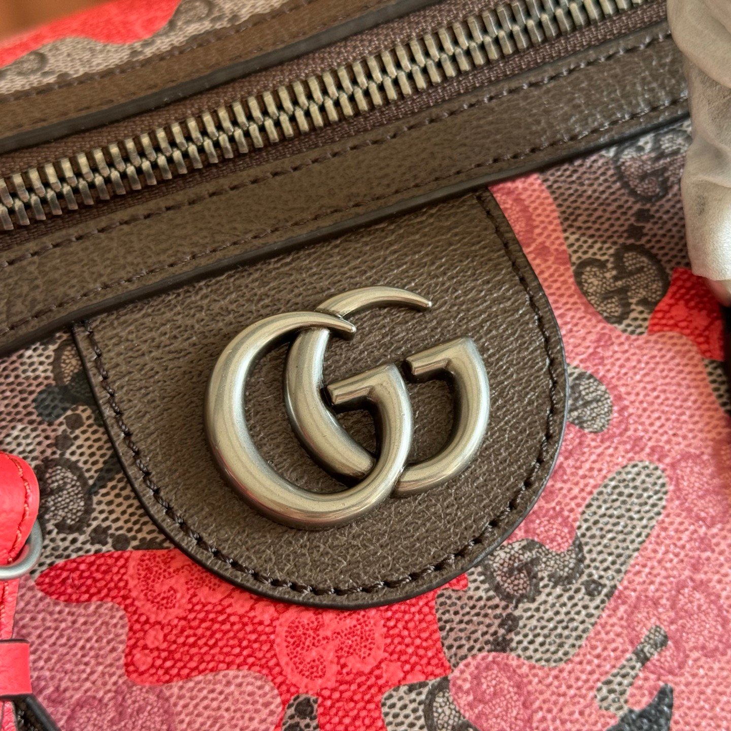 Gucci 高仿 紅黑迷彩 GG 行李手提包 肩背兩用 義式精品風格