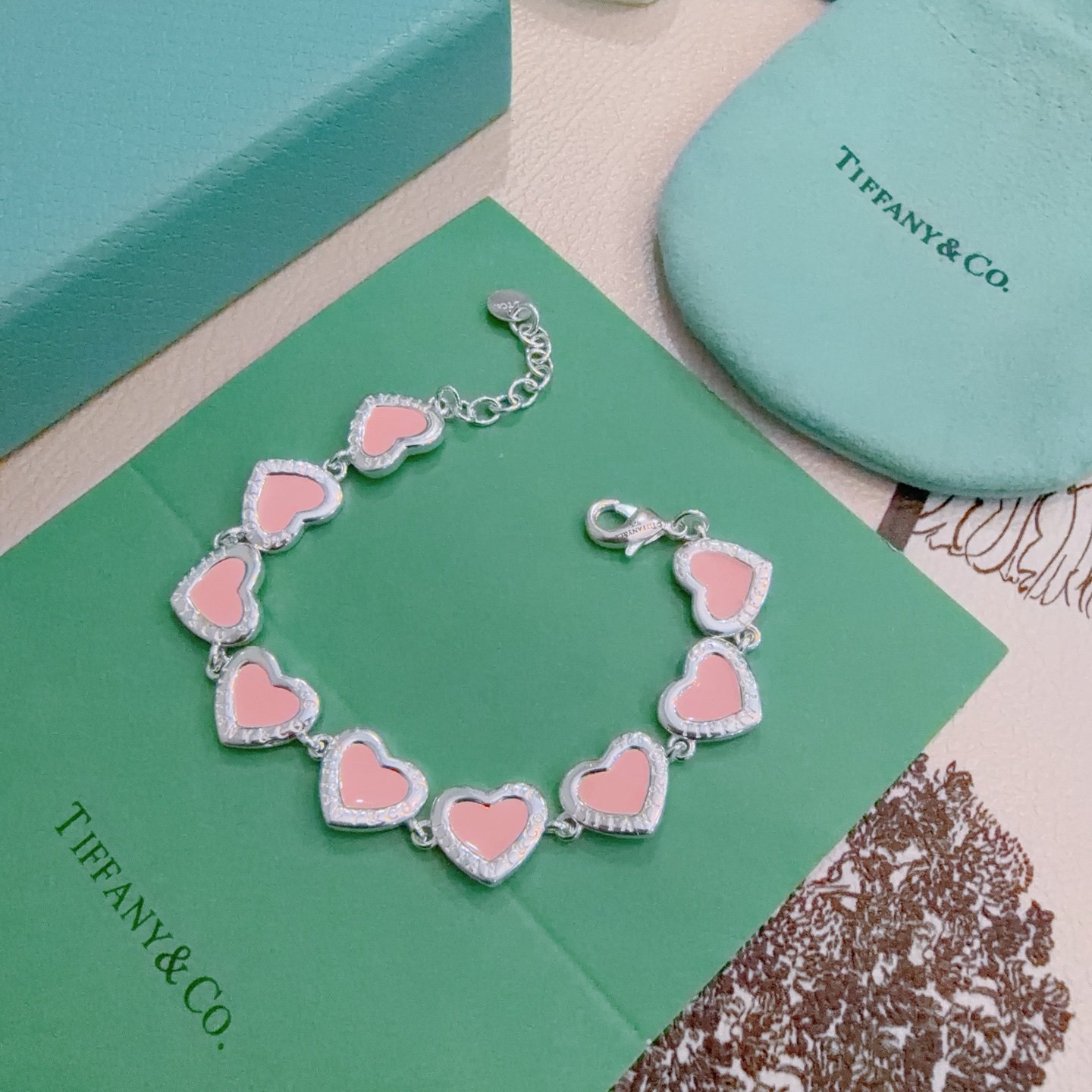 Tiffany復刻版粉色琺瑯愛心手鍊甜美設計連結式鑲邊鏈飾日常送禮推薦