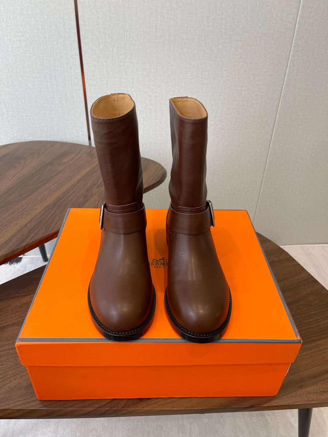 Hermès 頂級原單 短筒皮革靴 深棕扣帶設計 低跟耐穿款 法式經典質感