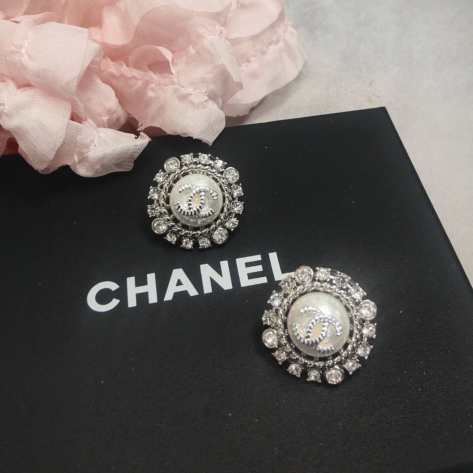 Chanel精品仿製珍珠圓形耳環水鑽鑲嵌優雅氣質設計新款法式奢華飾品