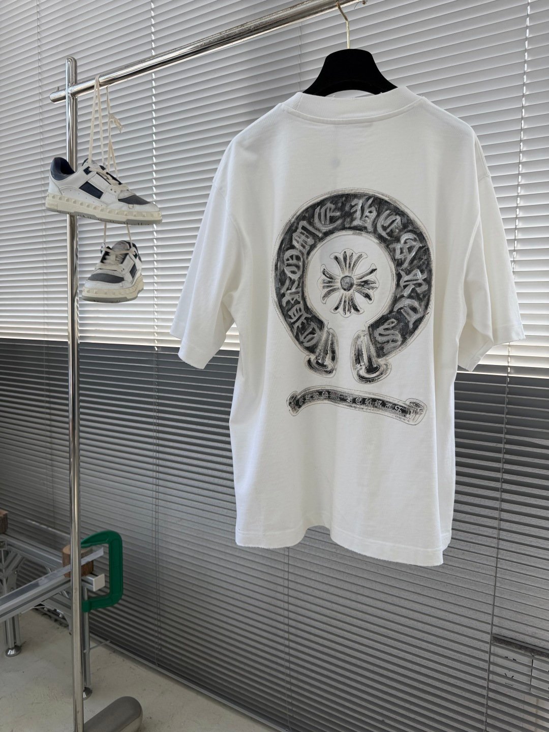 克羅心精品仿製短袖T恤百合花刺繡寬鬆版型簡約百搭歐美街頭風格