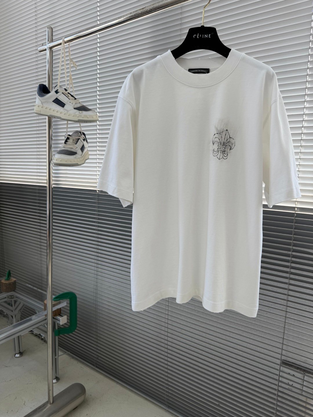 克羅心精品仿製短袖T恤百合花刺繡寬鬆版型簡約百搭歐美街頭風格