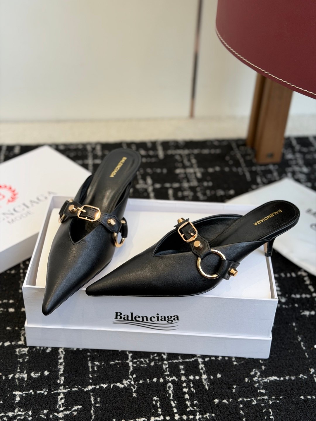 Balenciaga高仿穆勒鞋黑色尖頭金扣設計簡約百搭新品歐美時尚女鞋