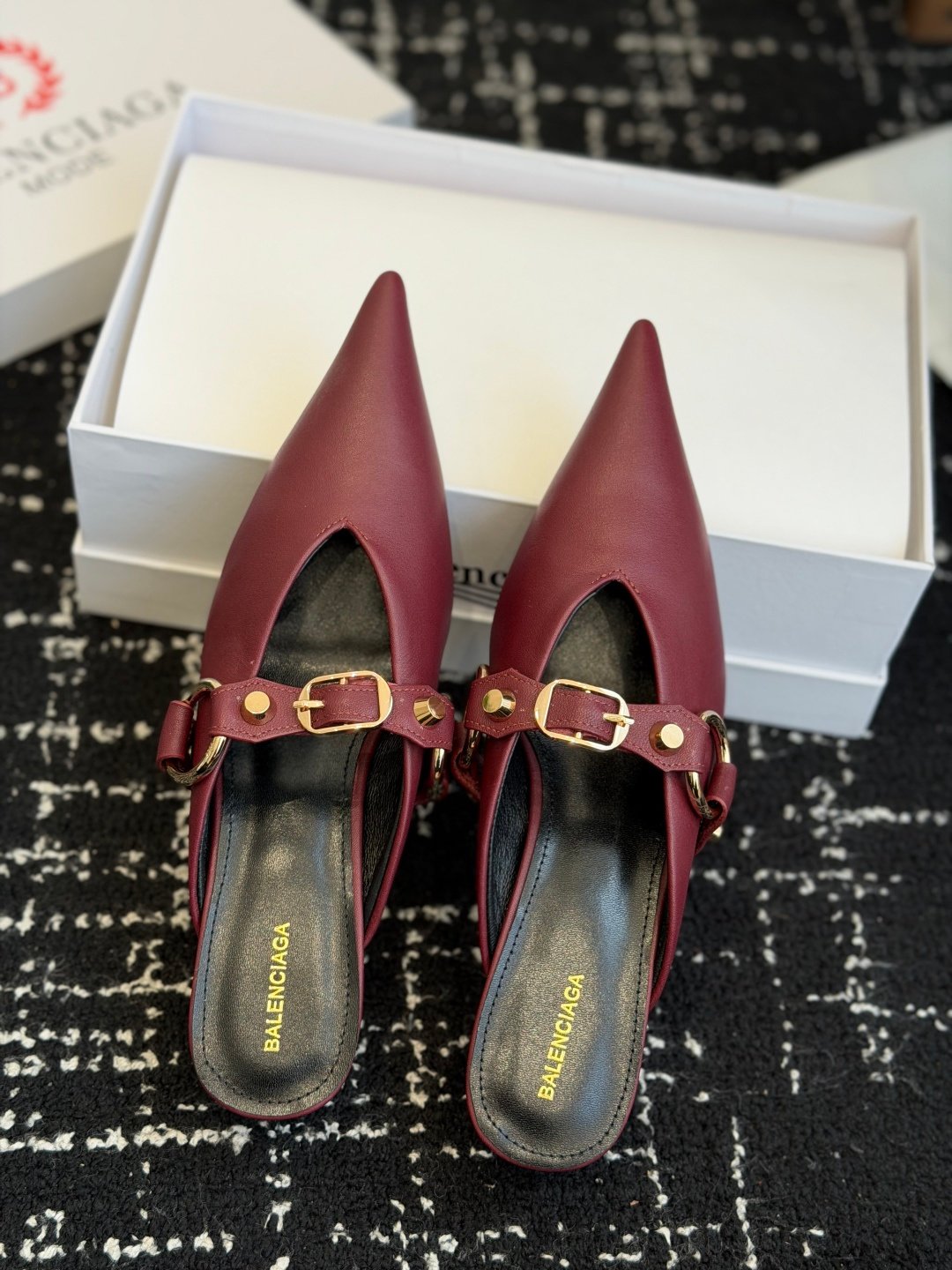 Balenciaga精品仿製穆勒鞋酒紅色尖頭金扣設計優雅百搭新品氣質女鞋風