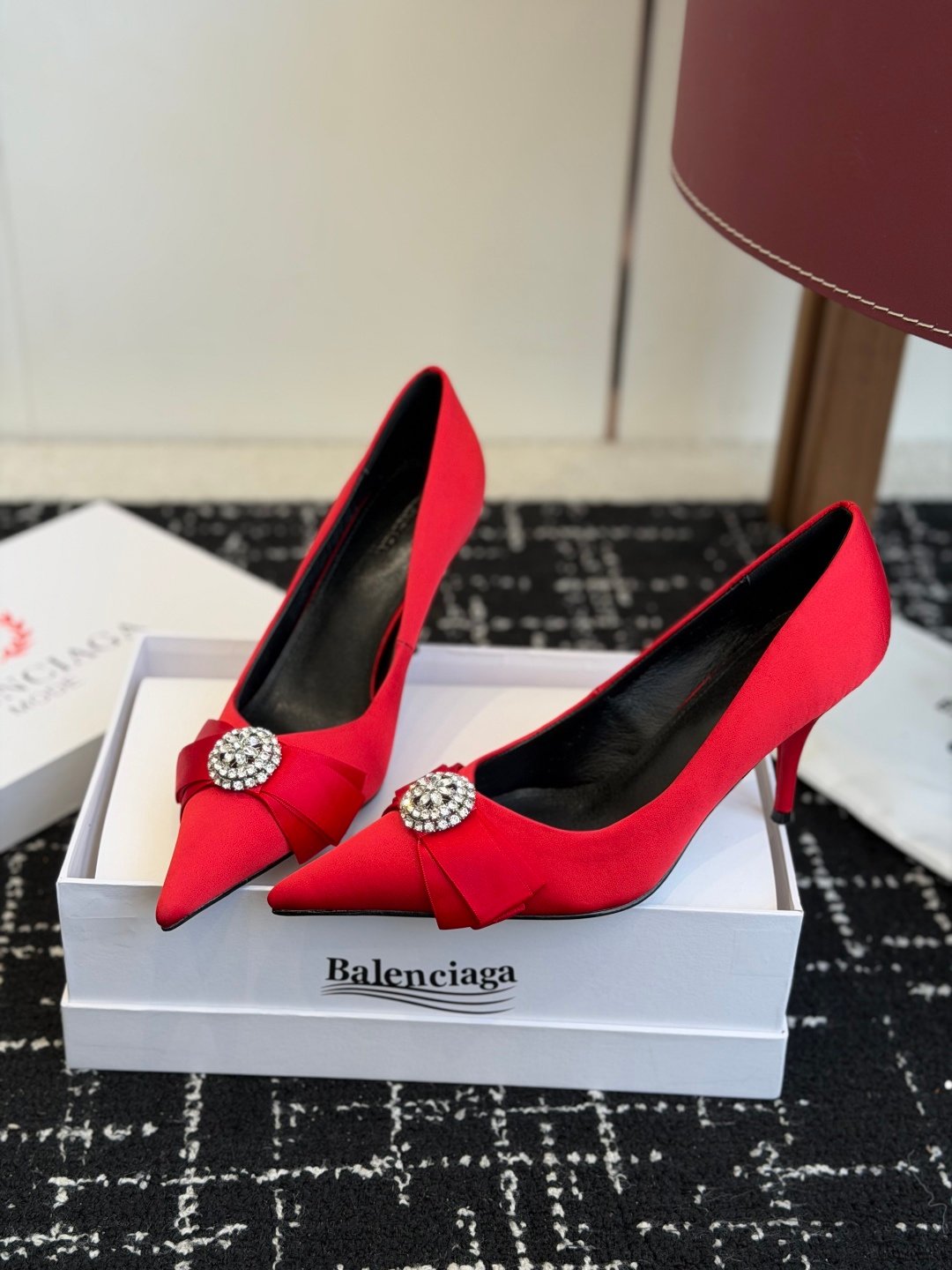 Balenciaga原單尖頭高跟鞋紅色水鑽扣飾設計優雅氣場新品時尚女鞋風