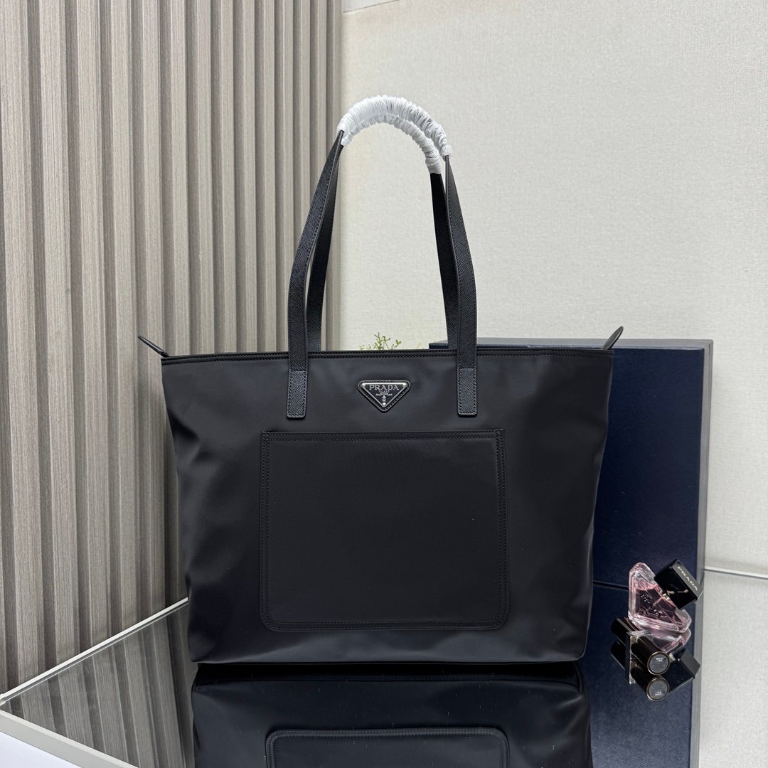精品仿製 Prada1BG052 尼龍托特購物包 三角徽標款