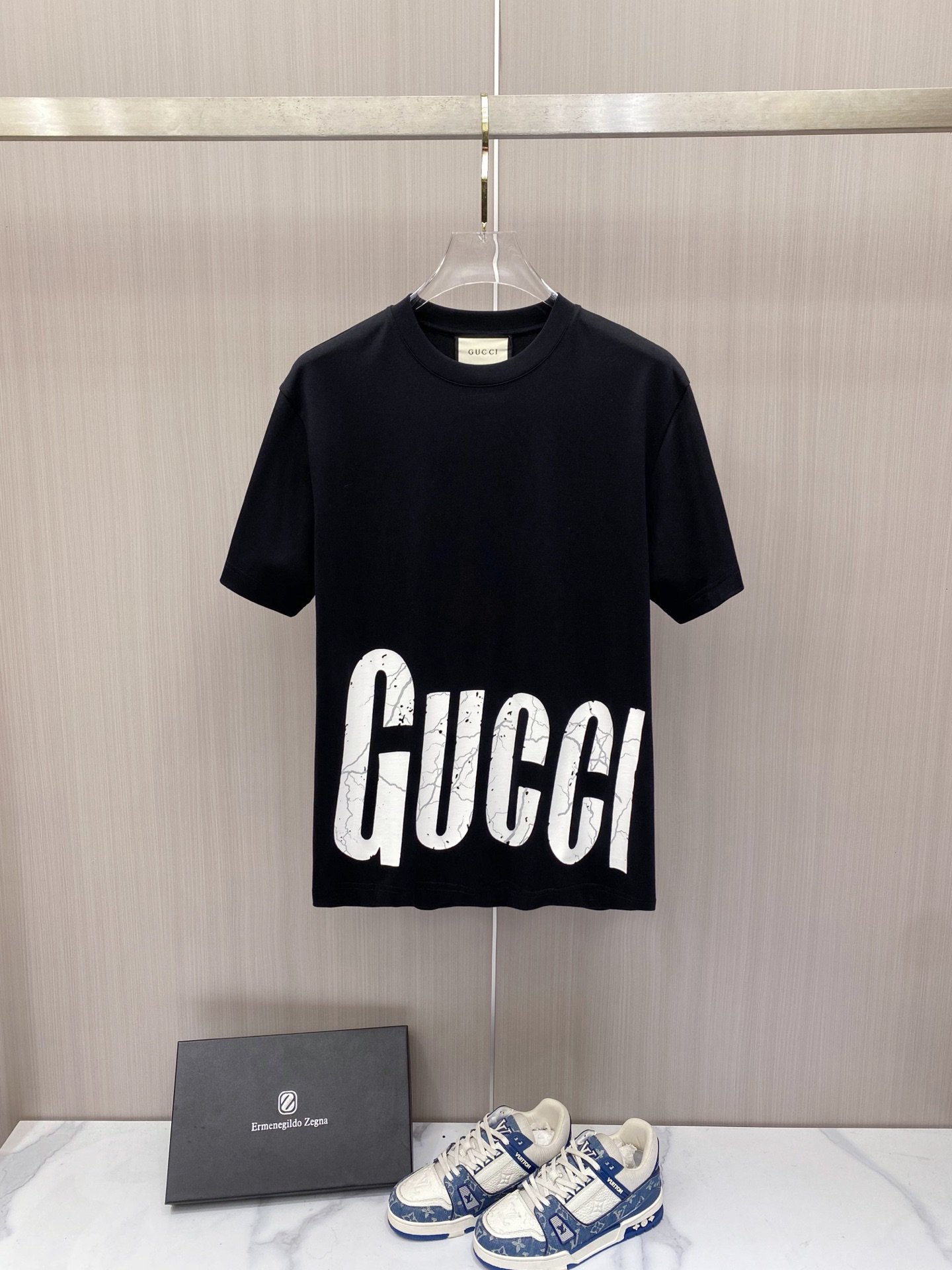 Gucci短袖T恤高仿2026黑色大字母印花款潮流寬鬆精品推薦