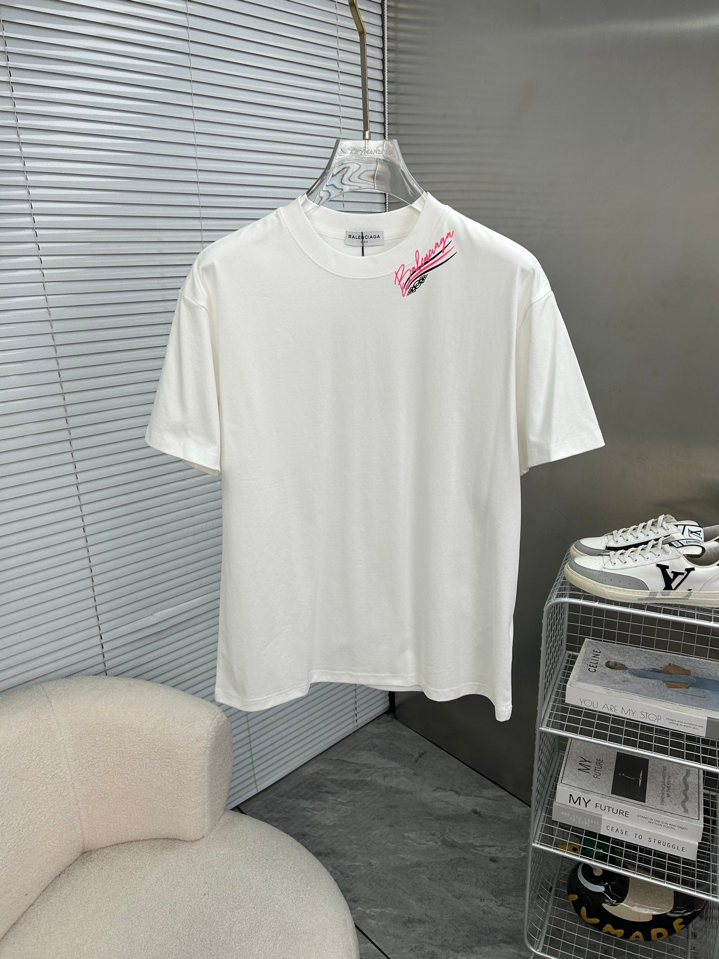Balenciaga精品仿製短袖T恤奶油白字母刺繡設計簡約百搭新品歐美時尚風