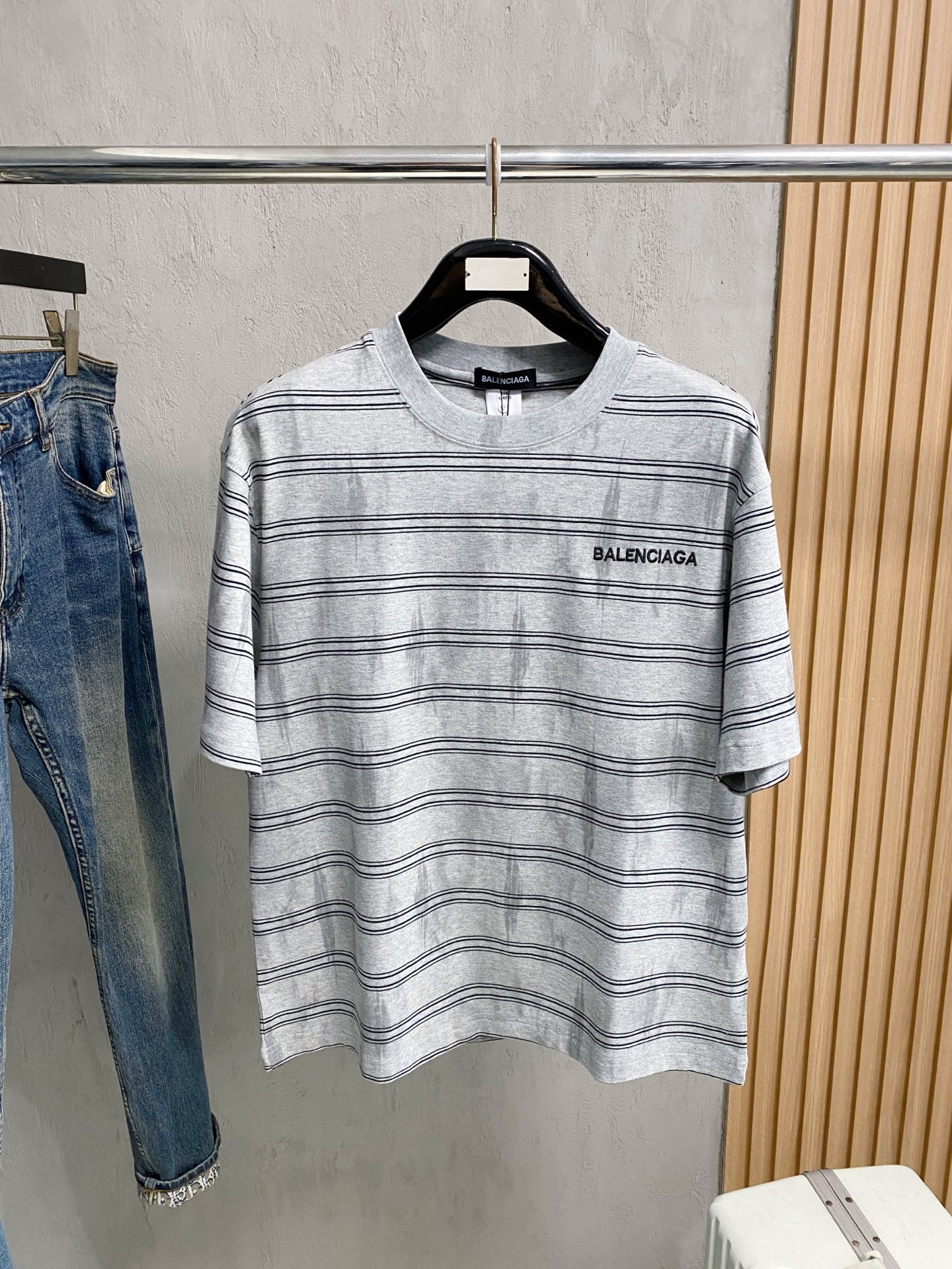 Balenciaga原單條紋短袖T恤灰色字母Logo設計休閒百搭新品街頭時尚風