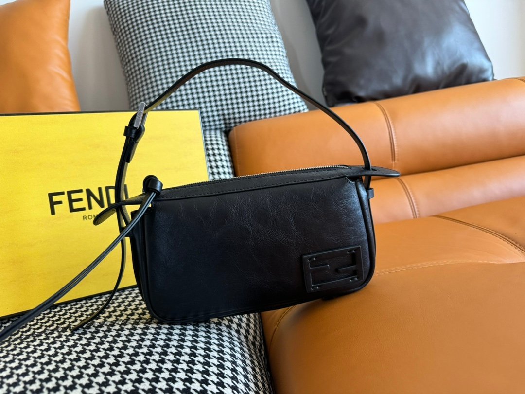 Fendi高仿Simply FENDI小號手袋黑色FF單肩斜背包優雅款