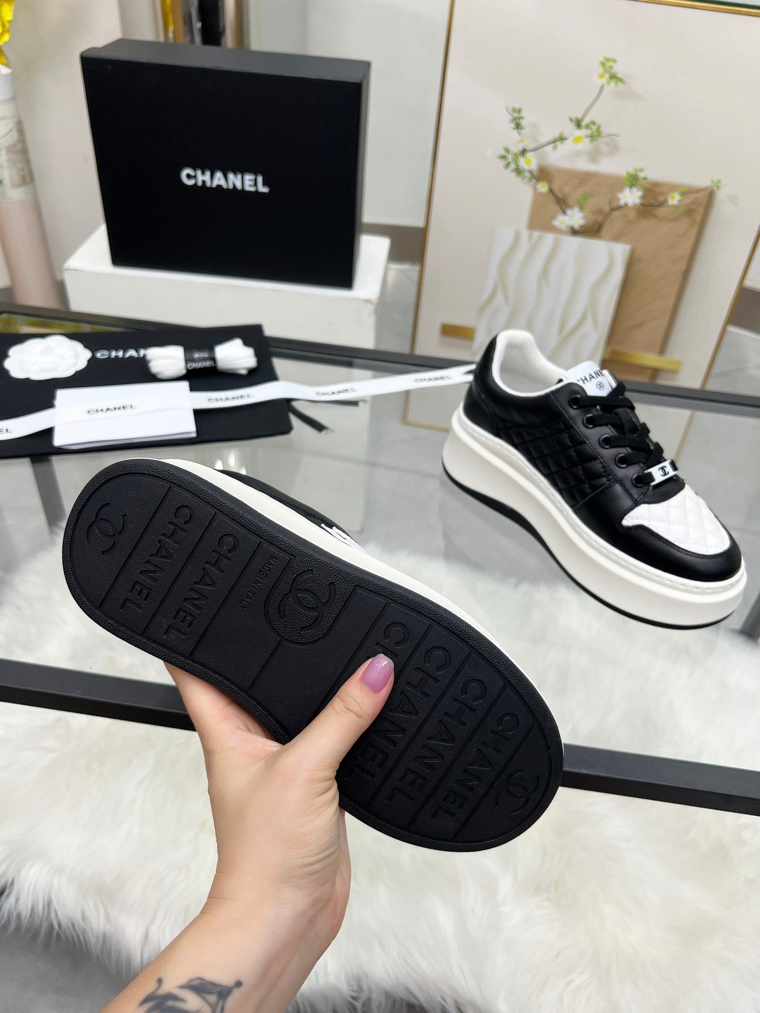 Chanel高仿運動鞋黑白拼接菱格厚底設計經典百搭潮流休閒款
