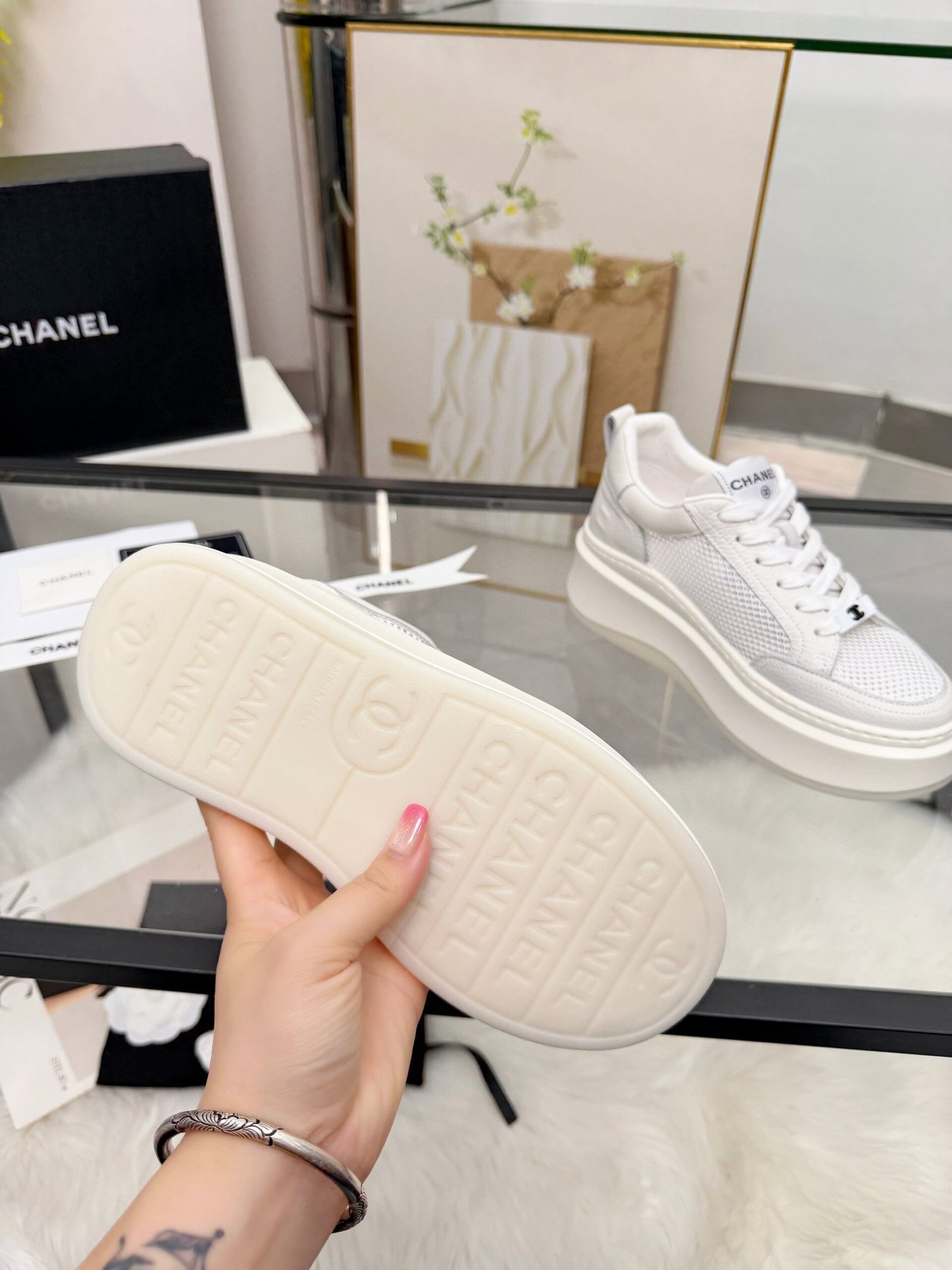 Chanel高仿運動鞋全白網布拼接厚底設計透氣舒適百搭休閒款