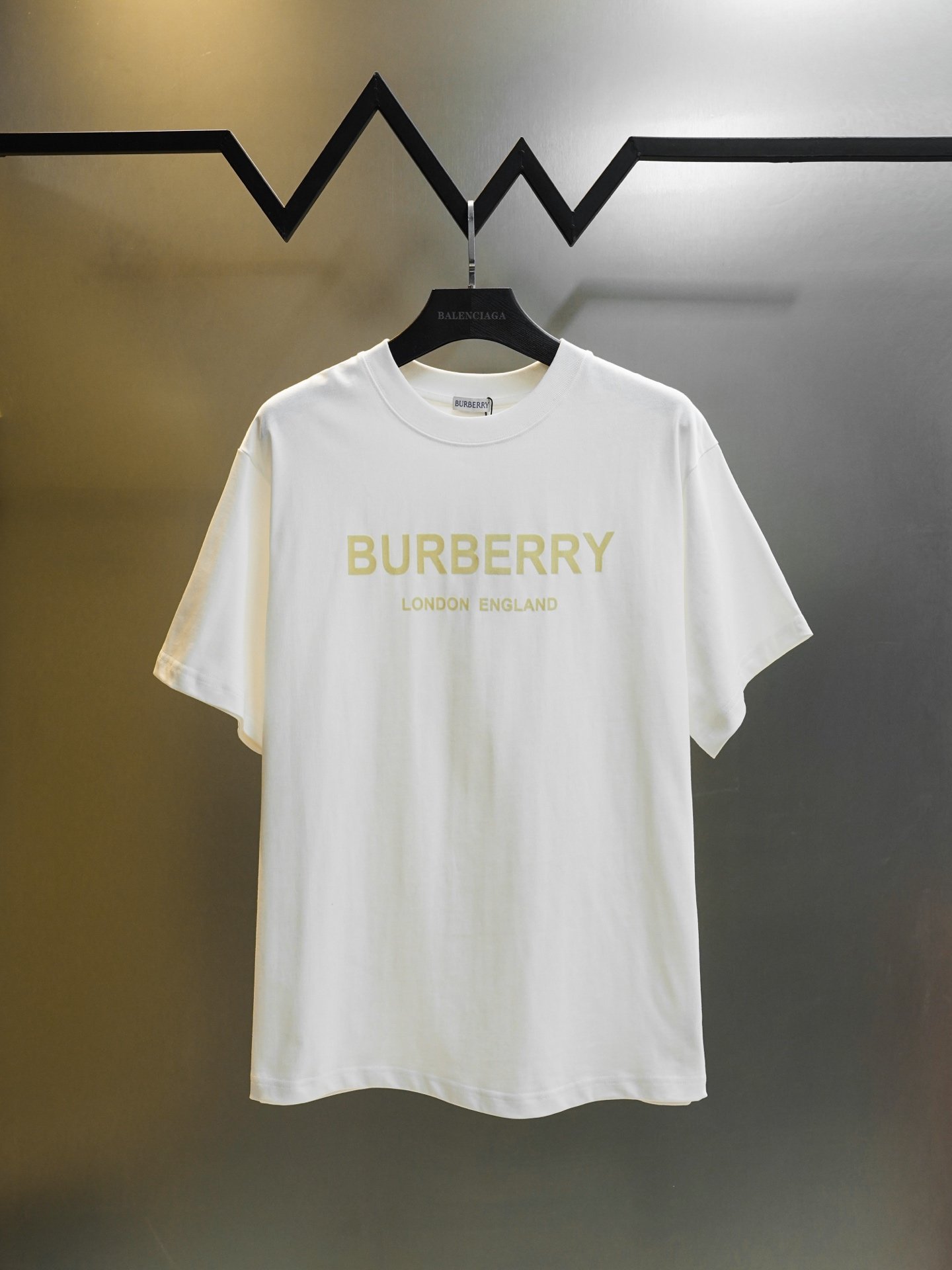 Burberry高仿短袖T恤經典字母印花設計簡約百搭夏季清爽英倫風格