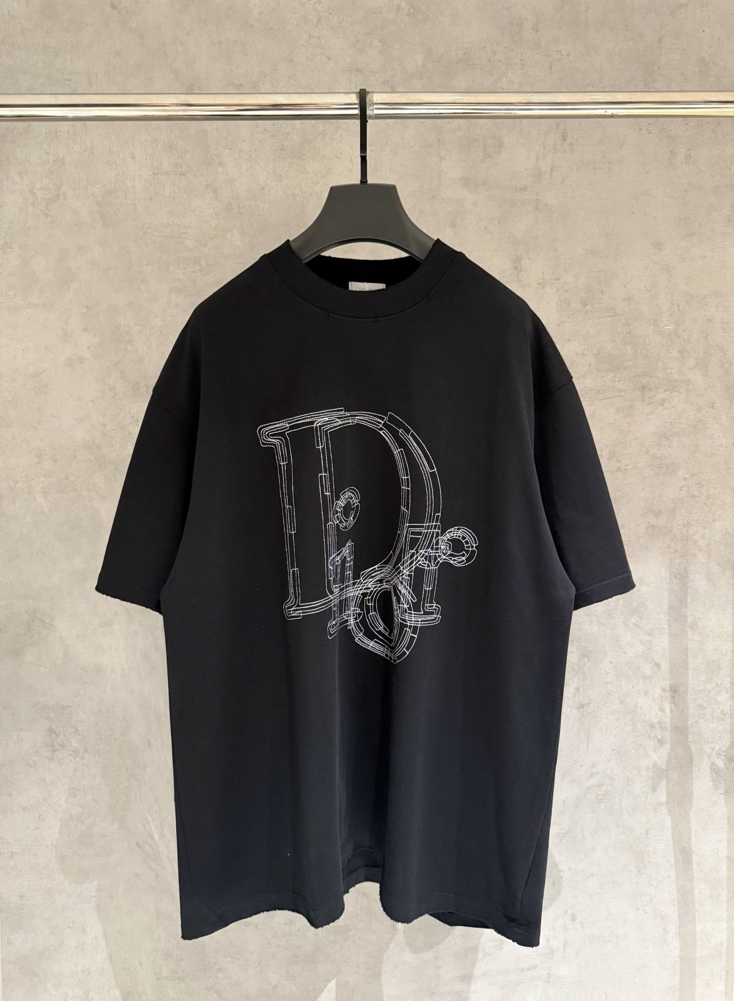 Dior高仿短袖T恤重疊線條字母Logo設計寬鬆版型潮流高端風格
