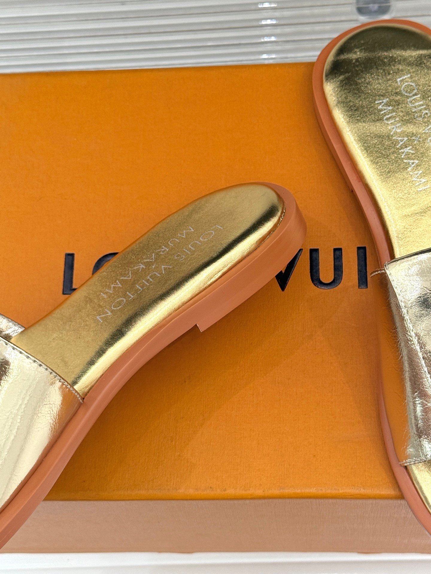 Louis Vuitton精品仿製金色拖鞋LV立體Logo夏日休閒時尚百搭款