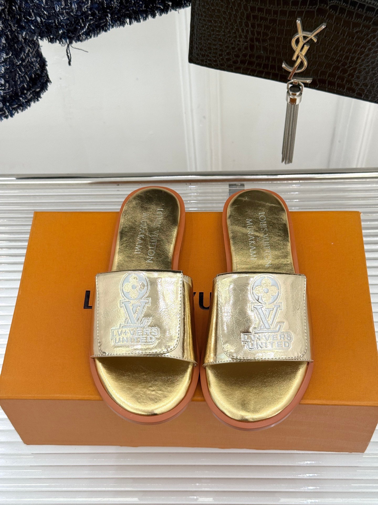 Louis Vuitton精品仿製金色拖鞋LV立體Logo夏日休閒時尚百搭款