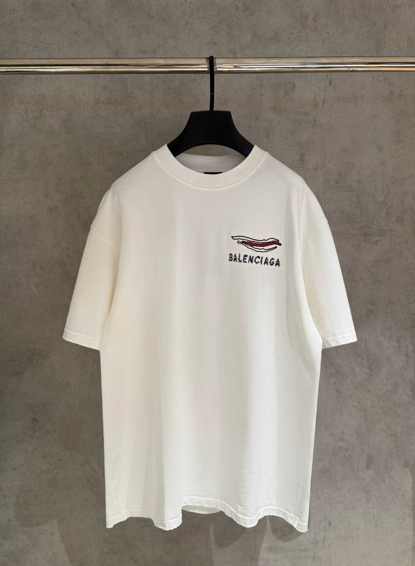 Balenciaga高仿短袖T恤線條刺繡Logo設計寬鬆版型簡約潮流精品風格