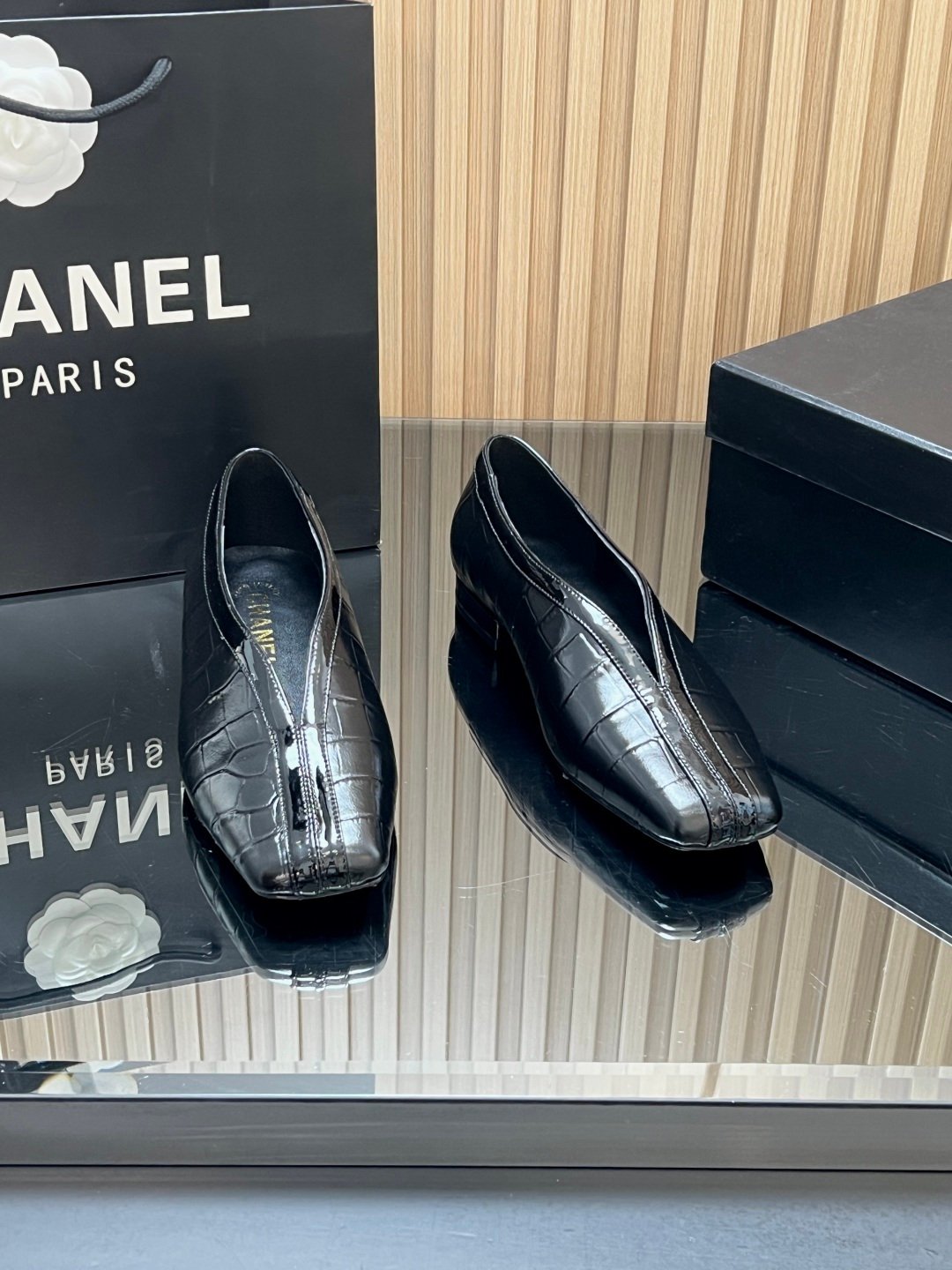 Chanel高仿鱷魚壓紋低跟單鞋復古方頭精品氣質女鞋