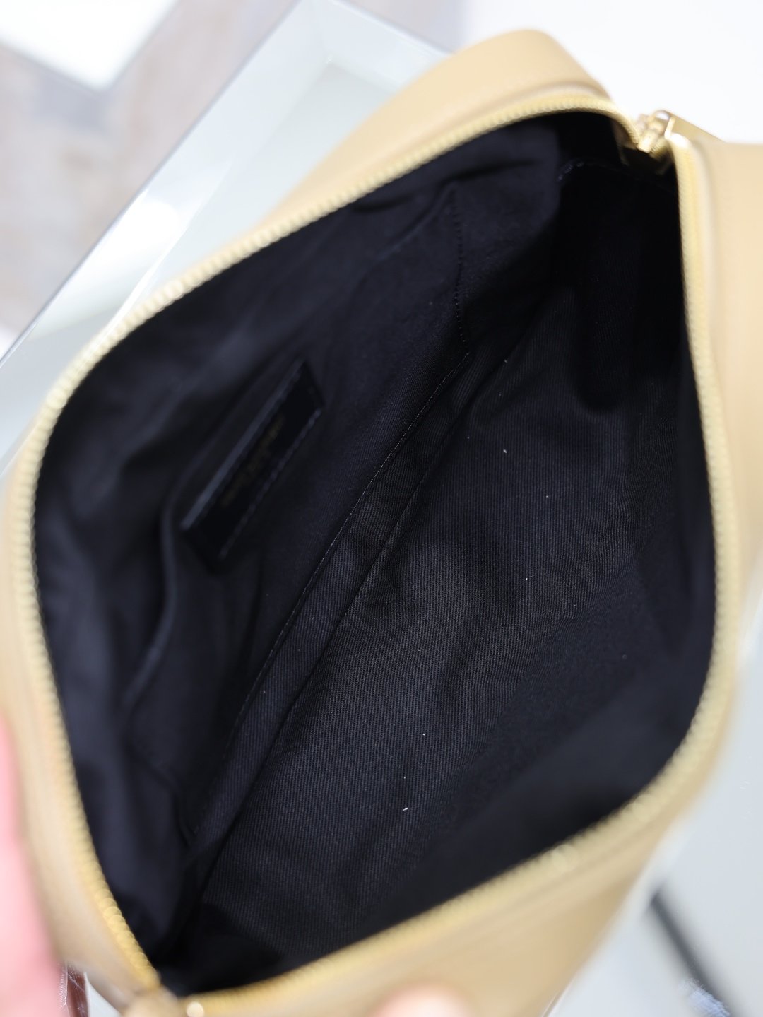 YSL高仿Lou Camera鏈條相機包奶茶色V字絎縫斜背包法式優雅精品869468