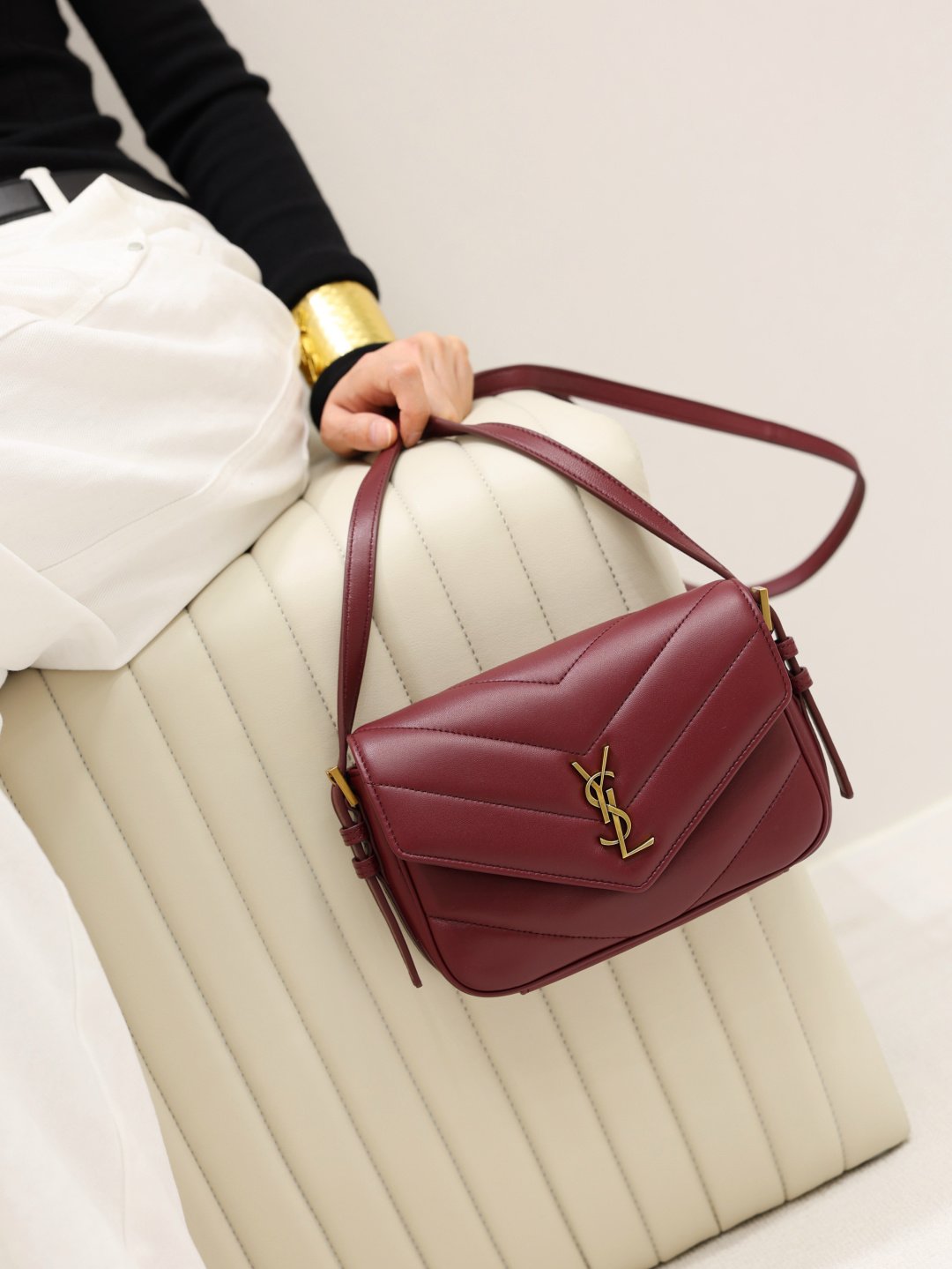 YSL精品仿製Loulou Puffer信封斜背包酒紅色V字絎縫法式優雅女包873156