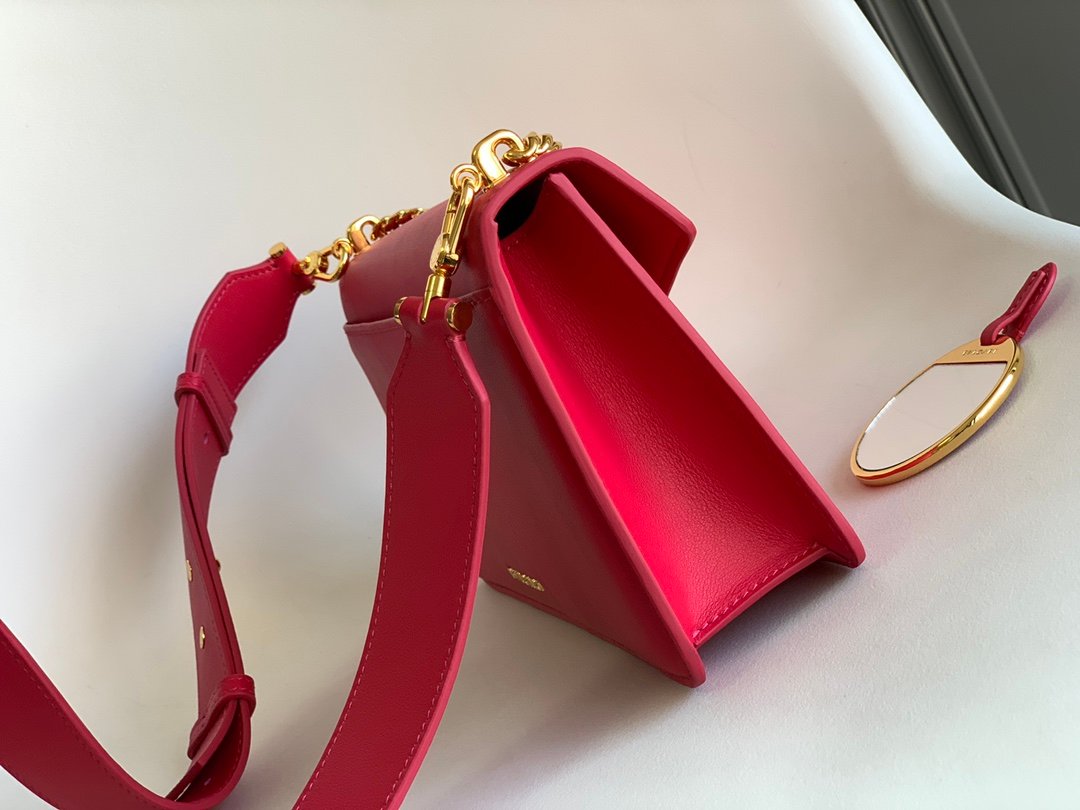 BVLGARI 高仿桃紅蛇頭金鏈肩背包時尚翻蓋宴會斜背包
