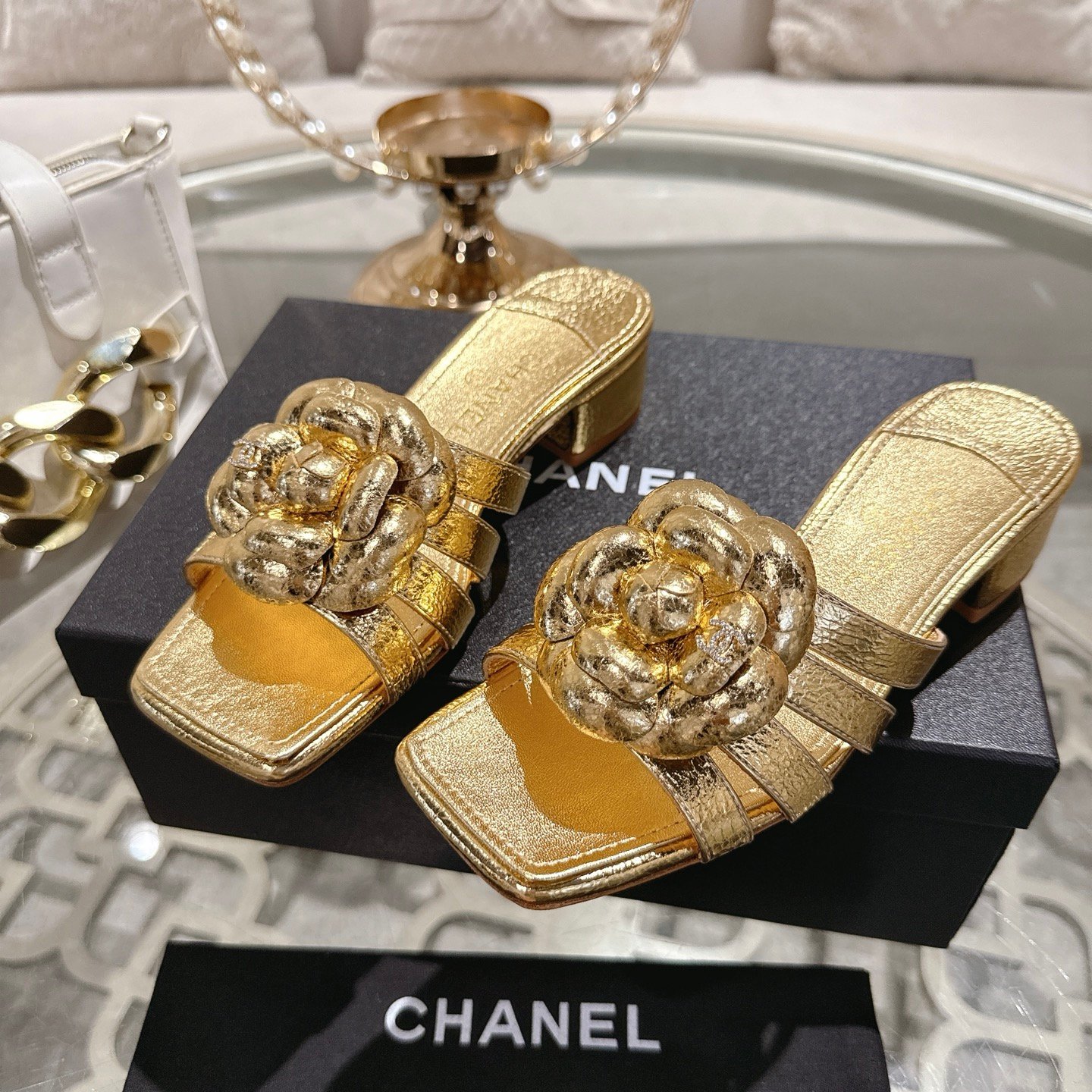Chanel高仿金色山茶花拖鞋精品粗跟方頭涼鞋時尚百搭女鞋
