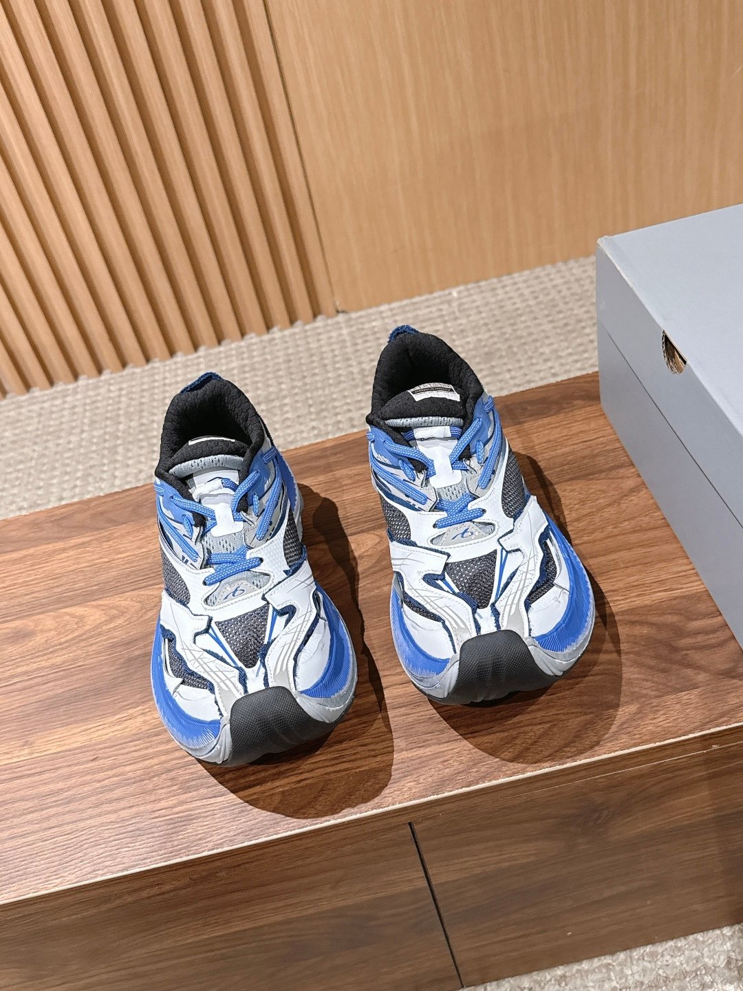 高仿Balenciaga鞋全解析:從Triple S到3XL,解構巴黎世家的街頭時尚革命