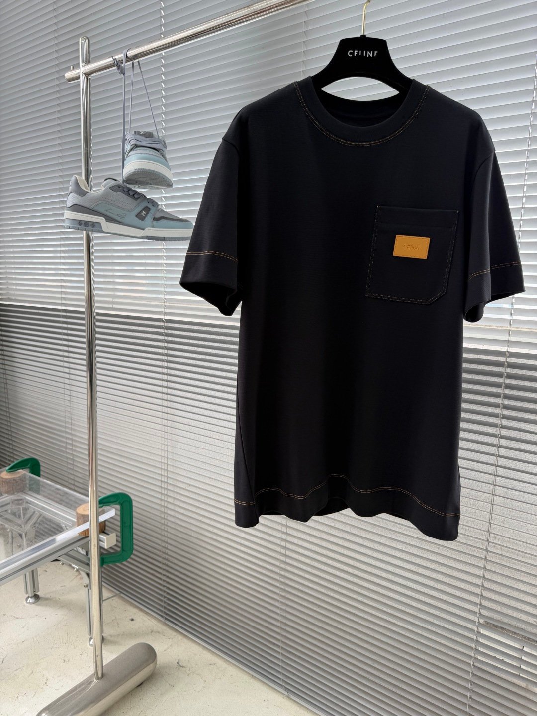 Fendi 精緻版 口袋皮標短袖T恤 簡約設計 質感佳 百搭款 都會輕奢