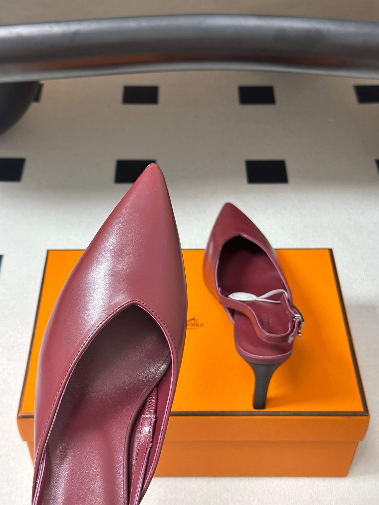 Hermès 精緻版 尖頭後空高跟鞋 酒紅優雅款 氣質耐看 法式奢華