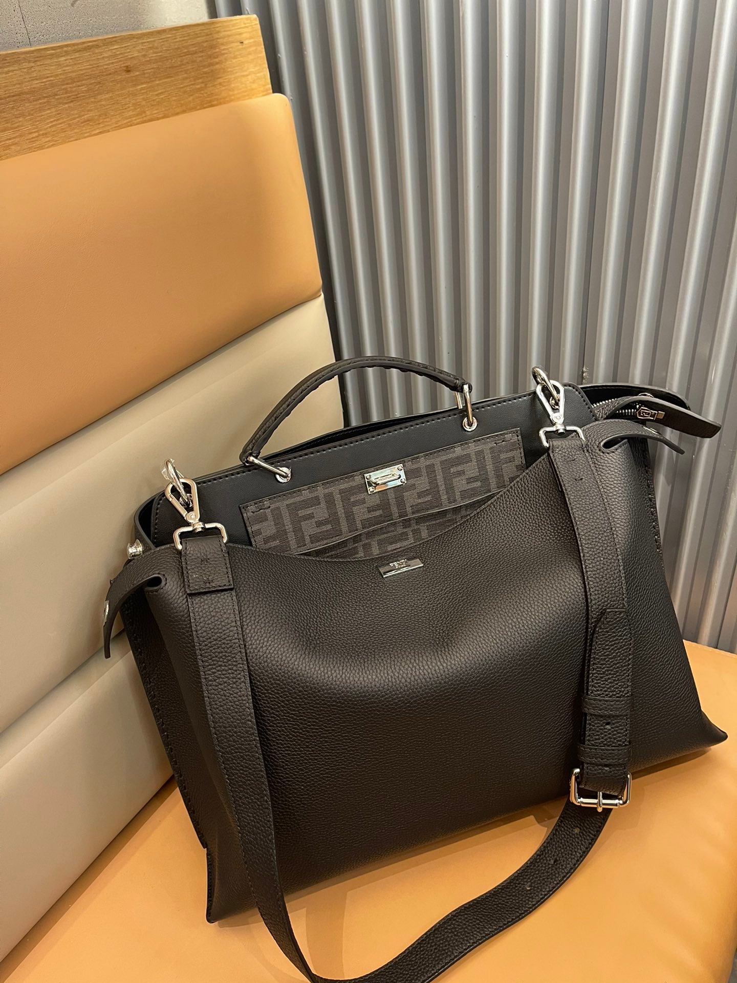 Fendi 手提包 超A貨 2026 品質細緻耐用 暢銷百搭風都會輕奢