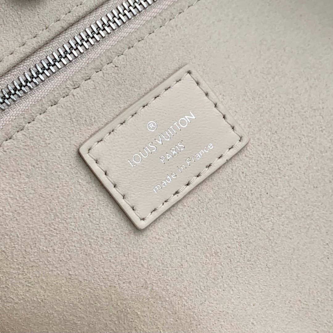 LV 精緻版 CarryAll Cargo Vibe PM 白色羊皮肩背包 優雅 法式奢華