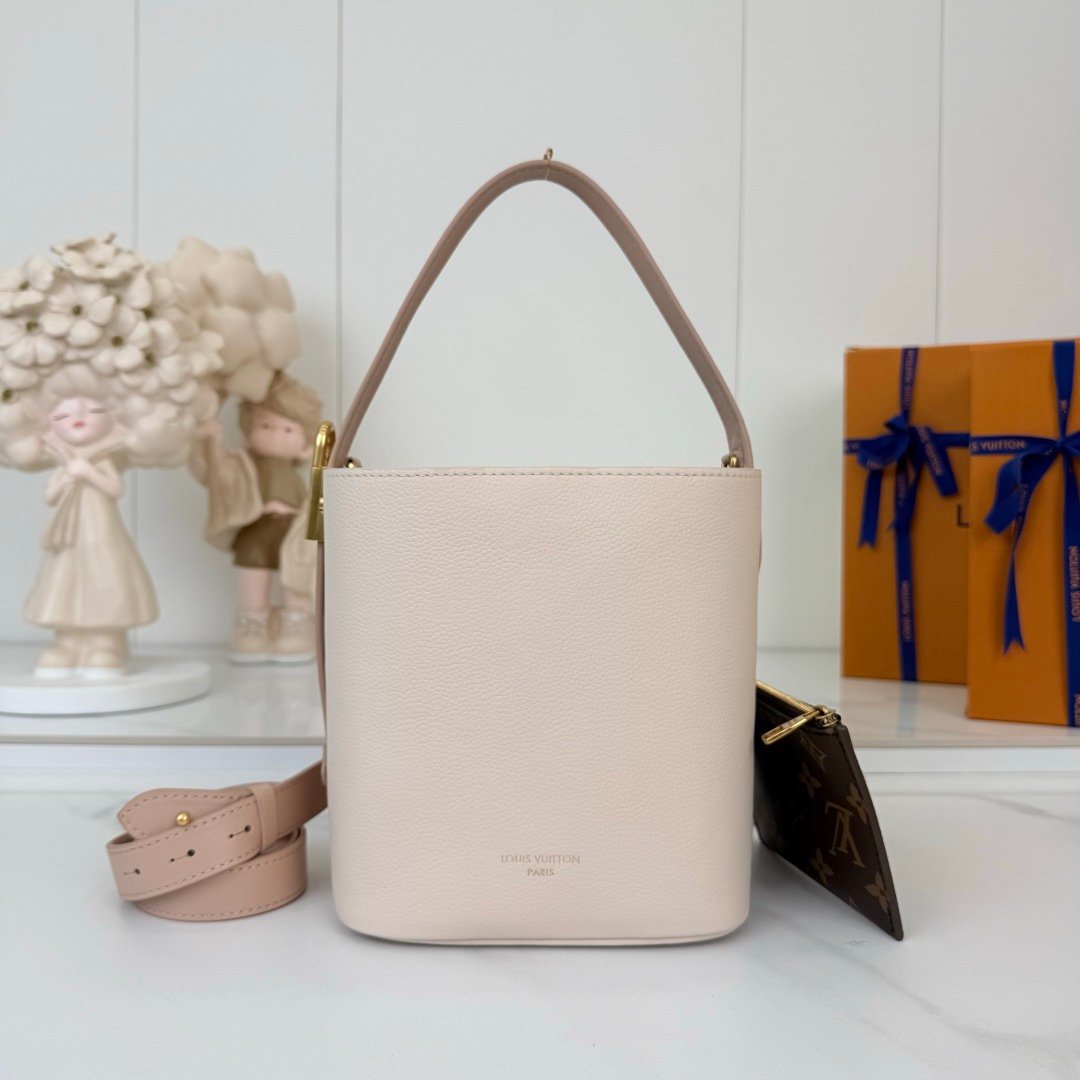 Louis Vuitton M29112 頂級女士水桶包 小型手提斜背包 簡約皮革設計 都會日常款