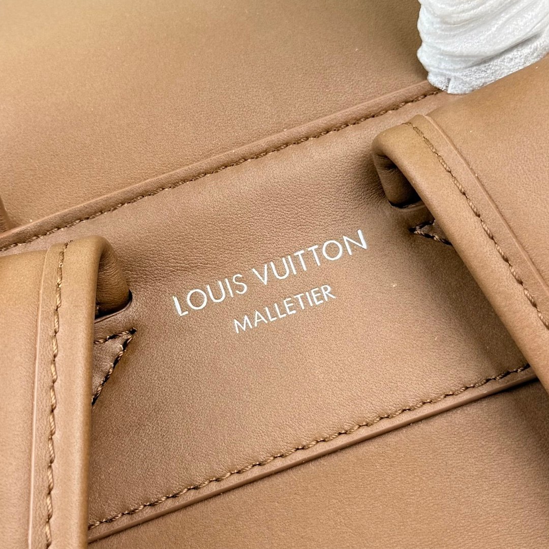 Louis Vuitton M28380 一比一Montsouris Cargo 雙肩包 棕色全皮男士後背包 14吋筆電收納款