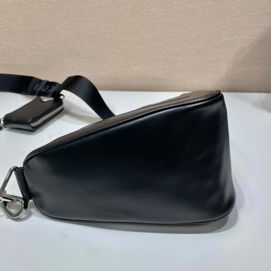 Prada 超A貨 三角斜背胸包 個性百搭款 街頭時尚1BH190