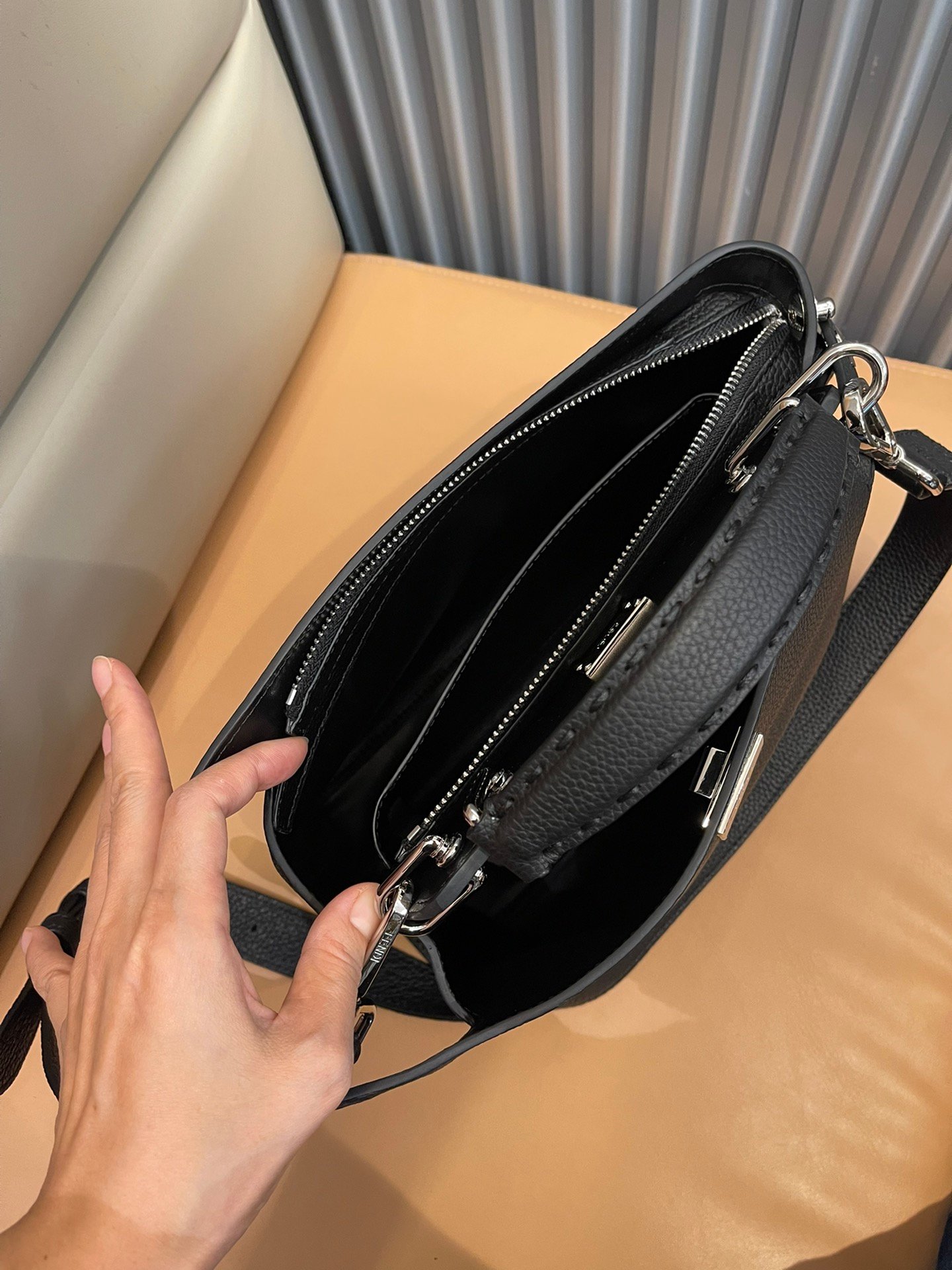 Fendi 精品仿製 Peekaboo 迷你手提包 新款優雅 都會輕奢