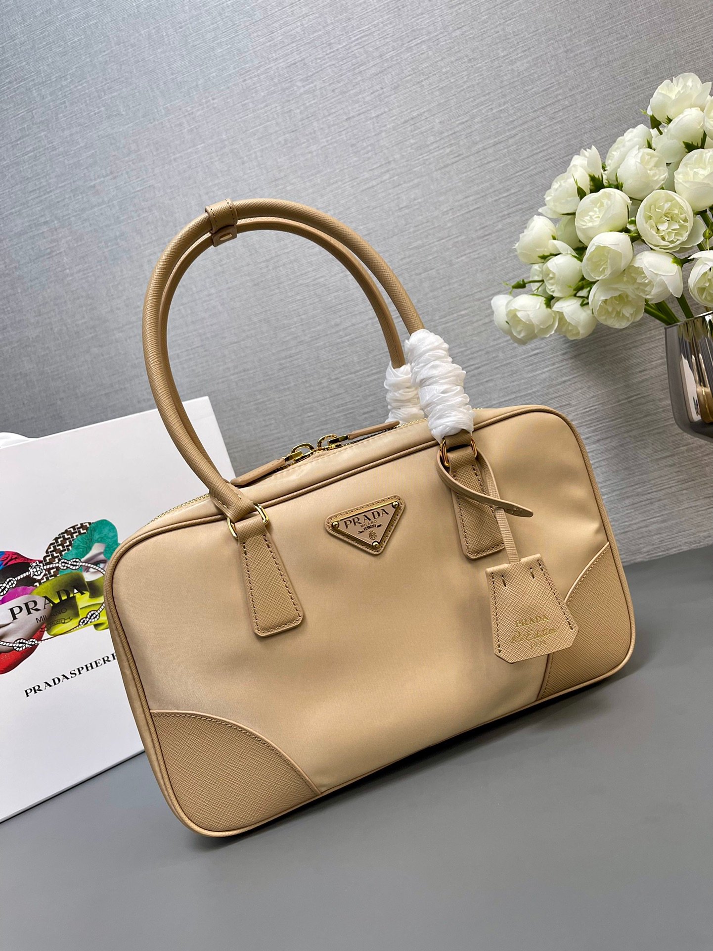 Prada 一比一 尼龍手提枕頭包 新款優雅款 都會輕奢1BB115