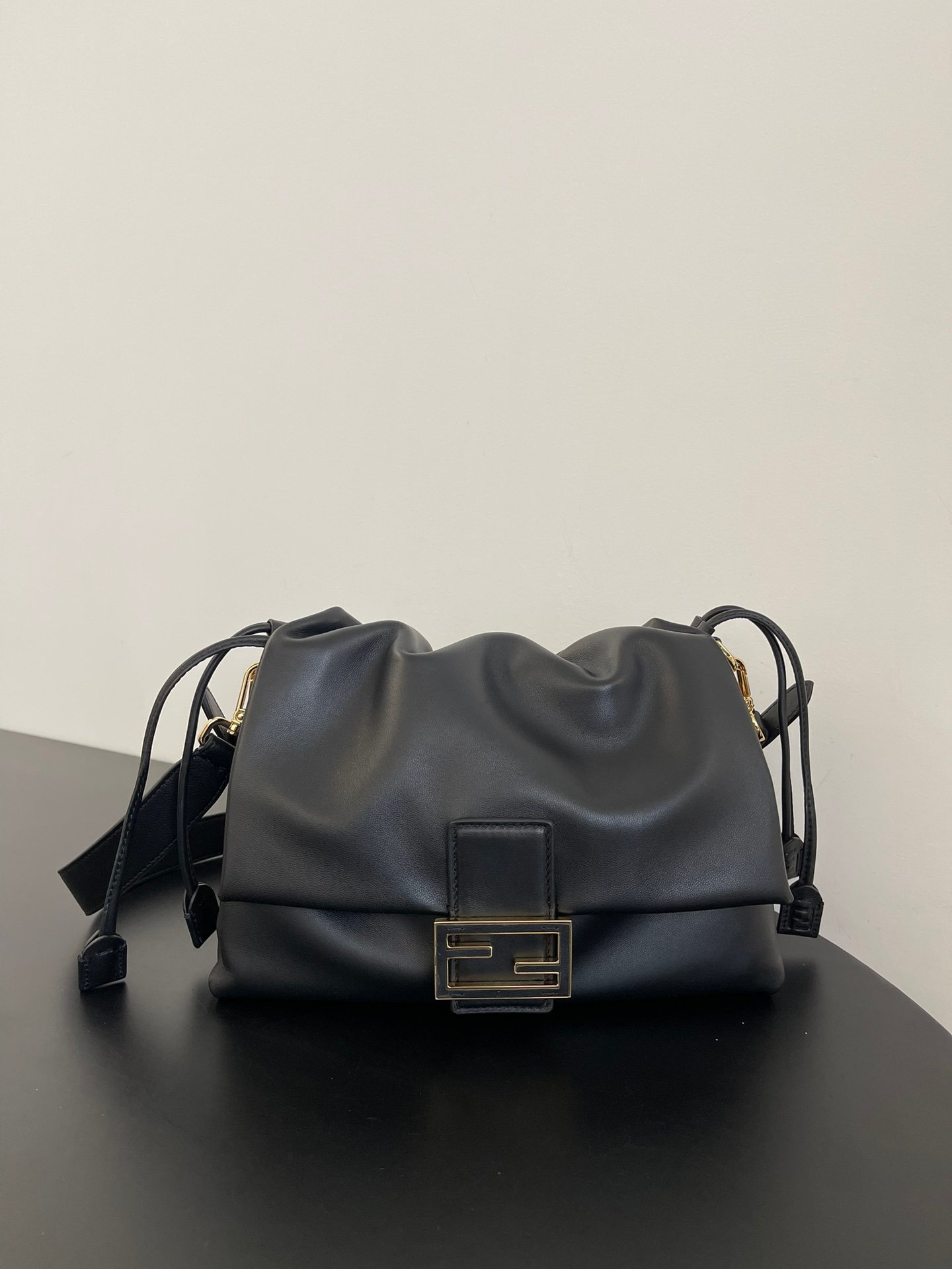 Fendi 精緻版 Mamma Baguette 軟皮肩背包 百搭耐看 都會輕奢