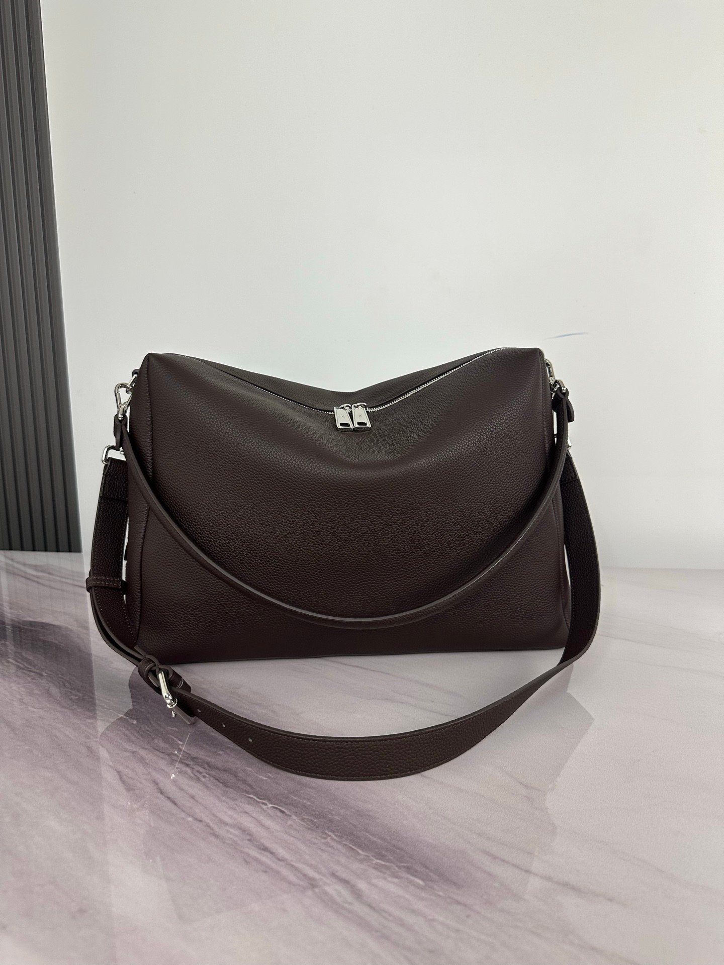 Fendi 復刻版 拉鍊肩背包 百搭耐看 日系簡約