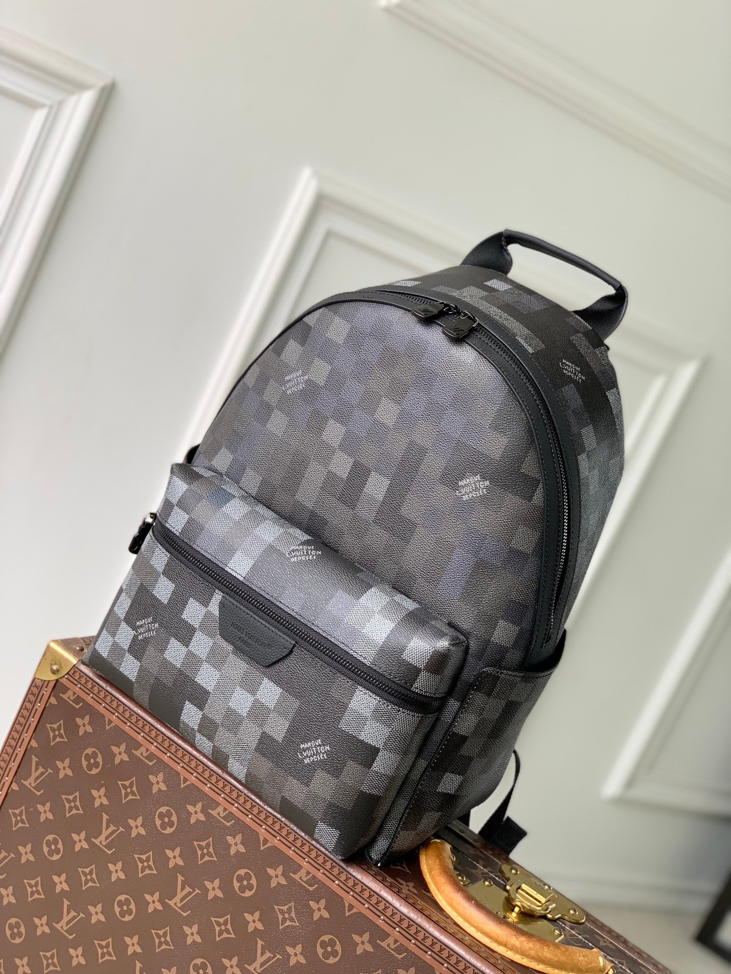 Louis Vuitton M28789 Discovery 小號雙肩包 黑格 Damoflage 帆布男士後背包 都會休閒款