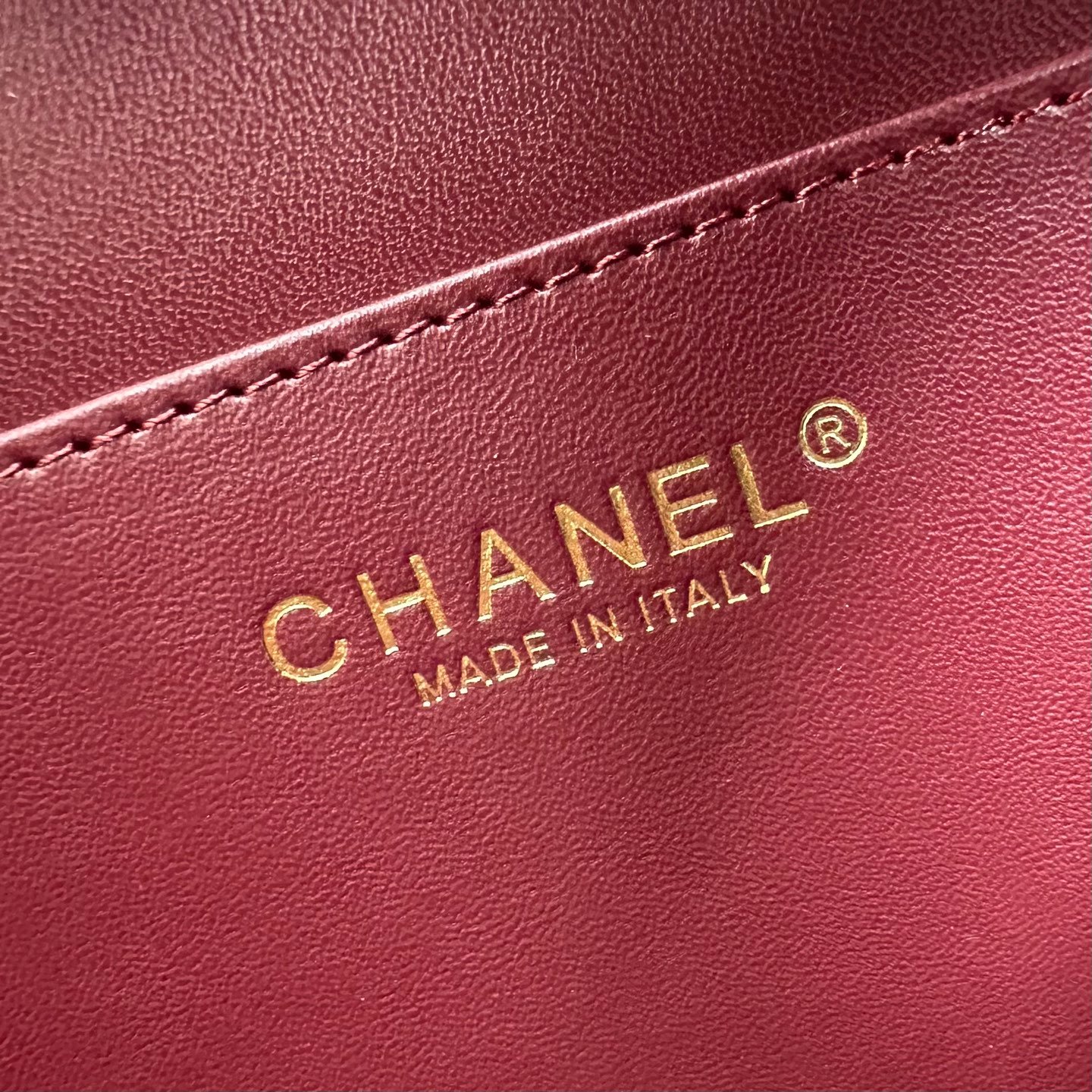 CHANEL 經典菱格紋翻蓋肩背包 酒紅款 質感佳人氣 都會輕奢風