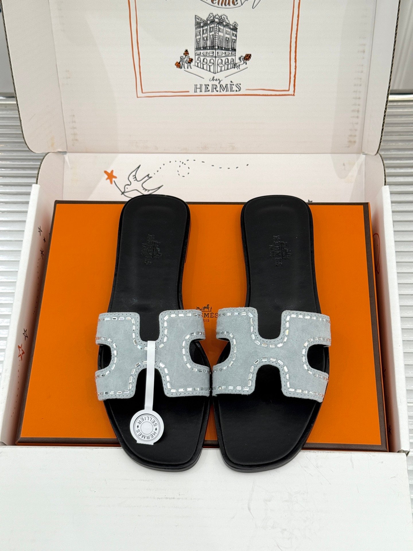 Hermès 頂級 灰藍麂皮H字拖鞋 愛心鏤空設計 水鑽滾邊優雅款